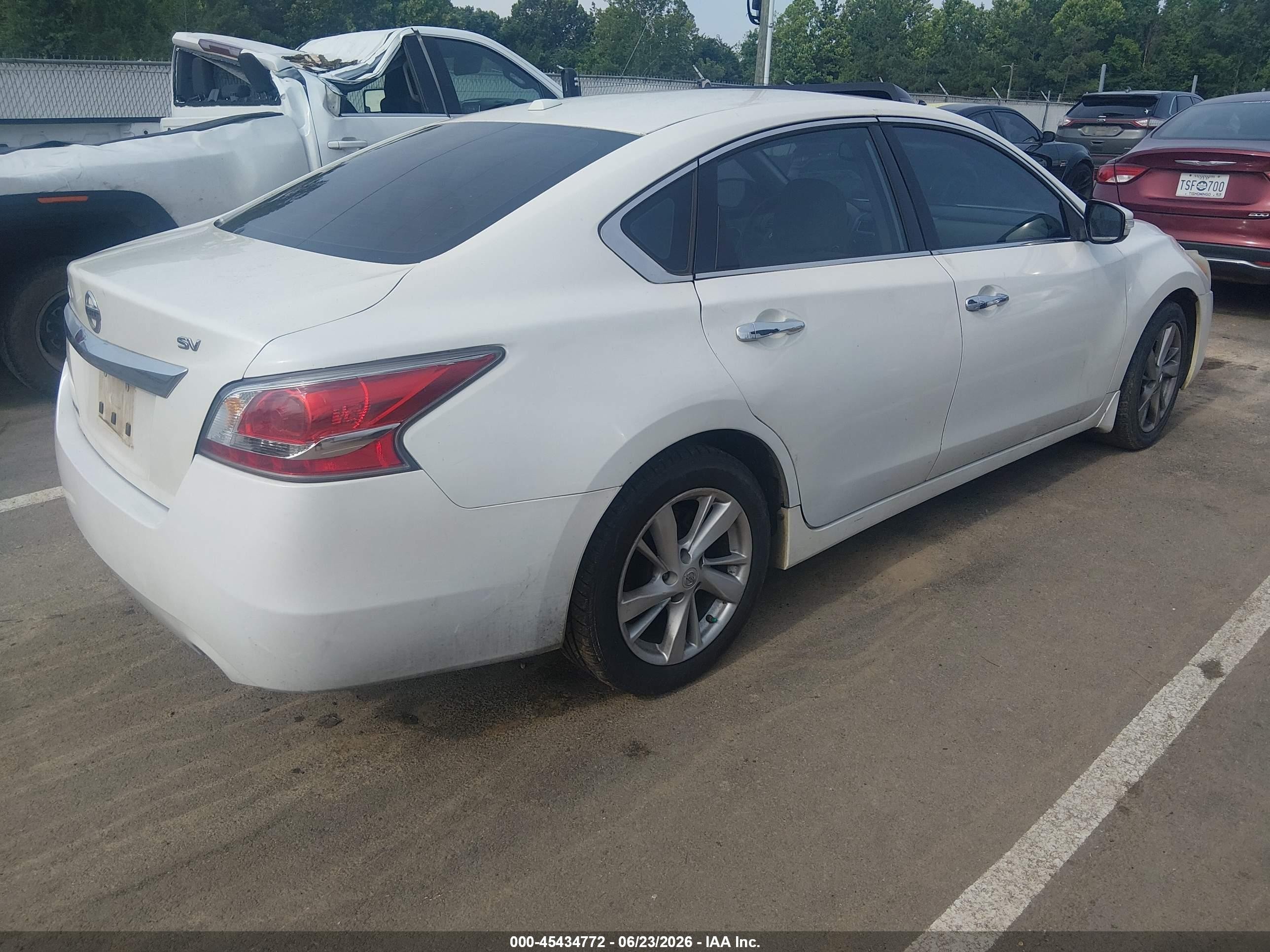 2015 Nissan Altima 2.5 Sv White vin: 1N4AL3AP7FC422451