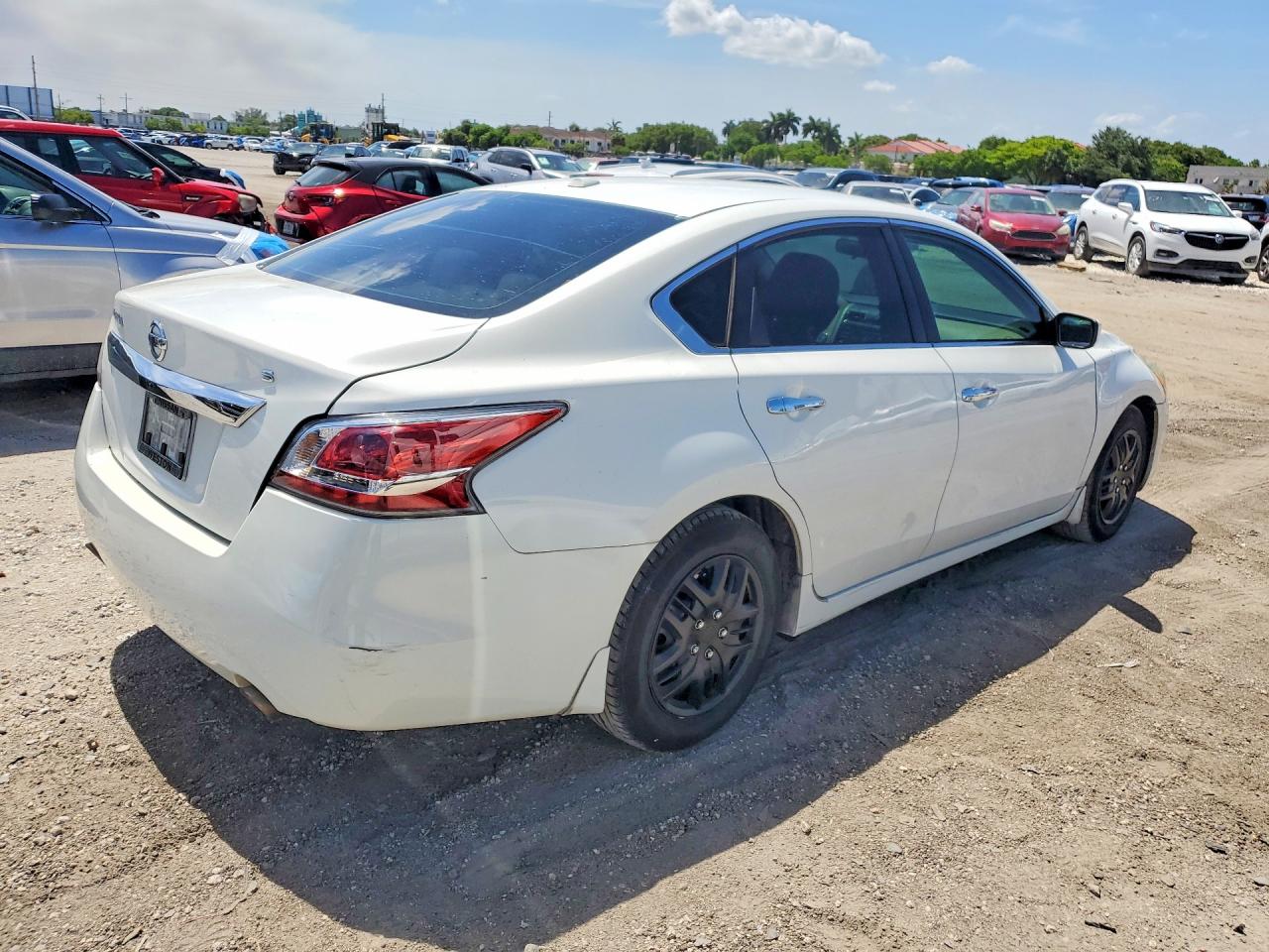 2015 Nissan Altima 2.5 S White vin: 1N4AL3AP7FC450461