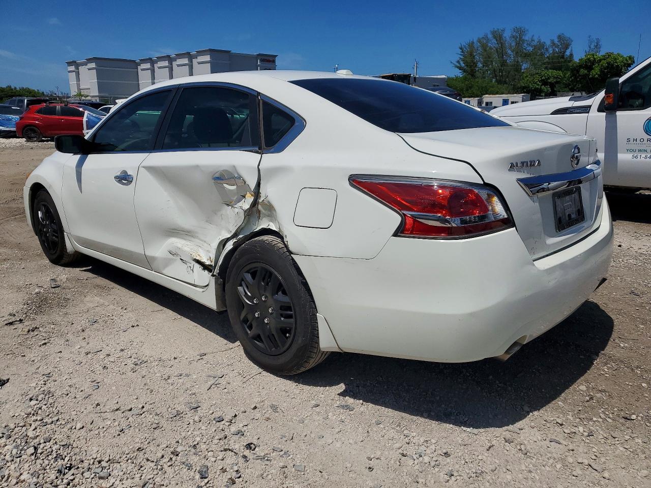 2015 Nissan Altima 2.5 S White vin: 1N4AL3AP7FC450461