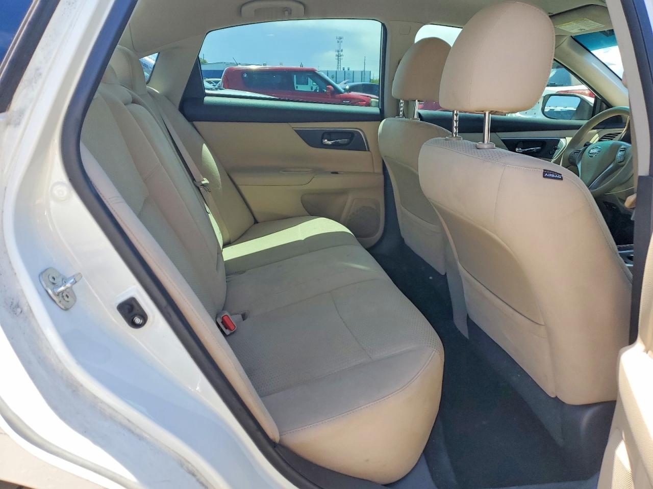 2015 Nissan Altima 2.5 S White vin: 1N4AL3AP7FC450461
