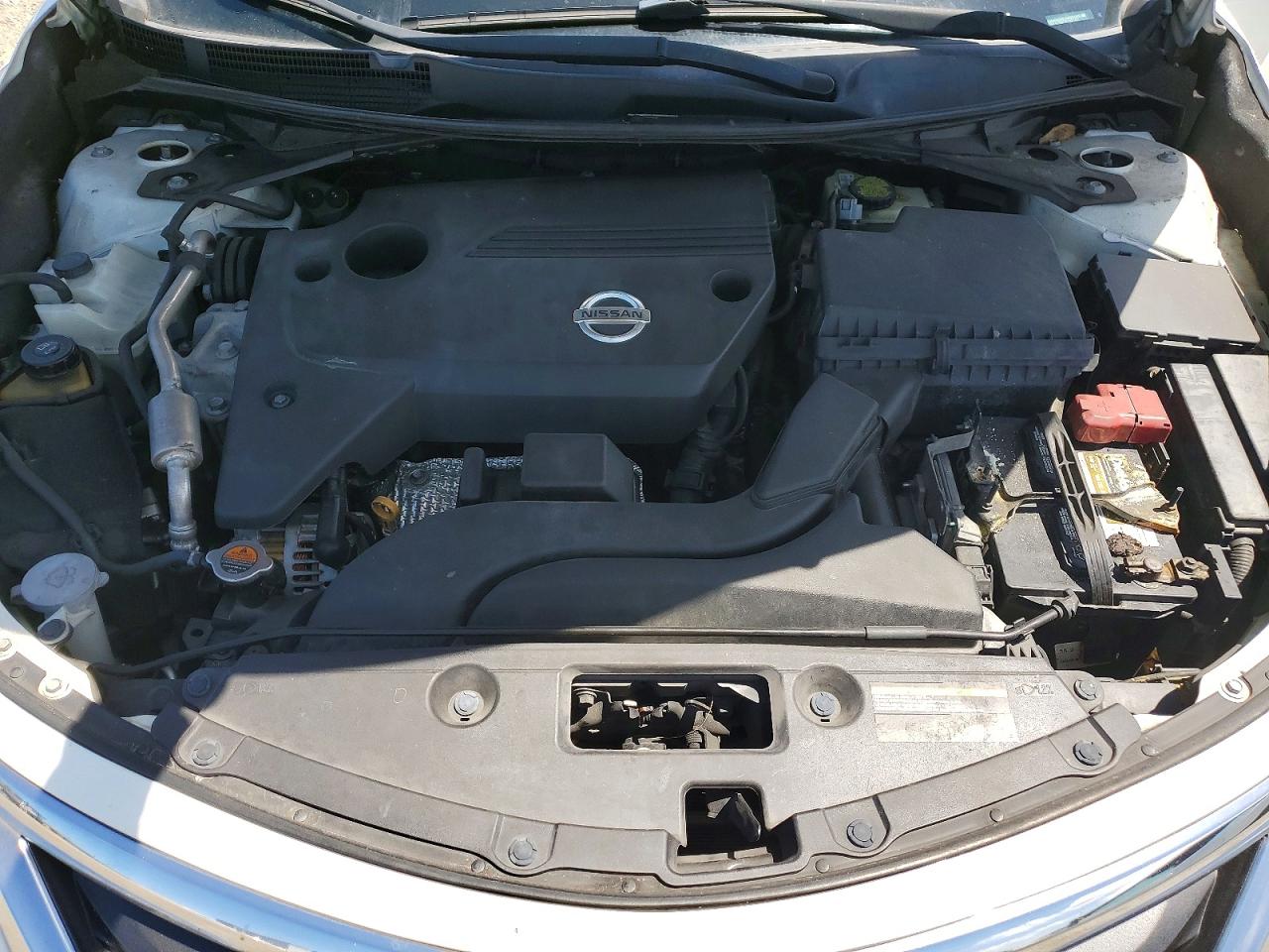 2015 Nissan Altima 2.5 S White vin: 1N4AL3AP7FC450461