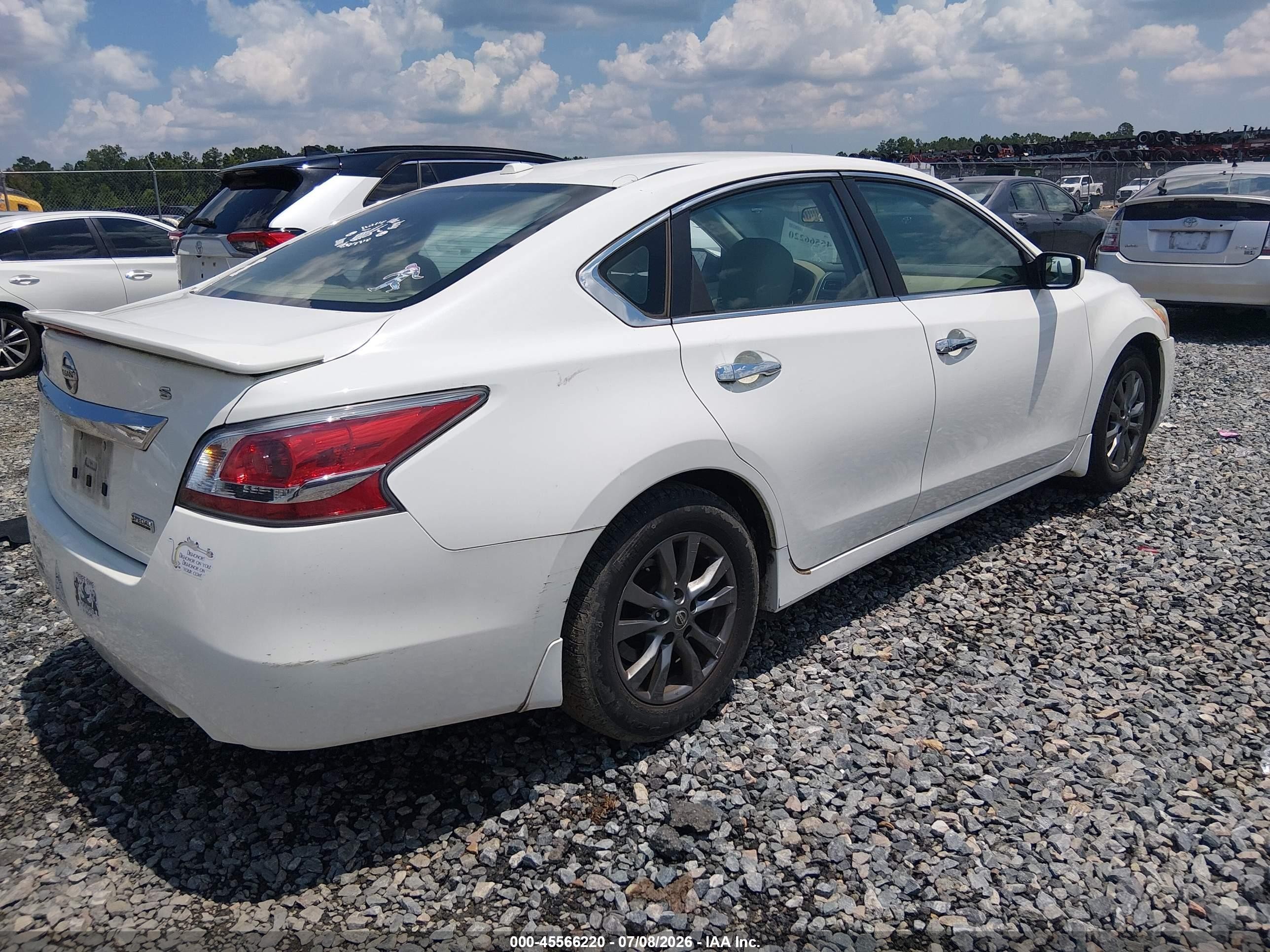 2015 Nissan Altima 2.5 S White vin: 1N4AL3AP7FC458060