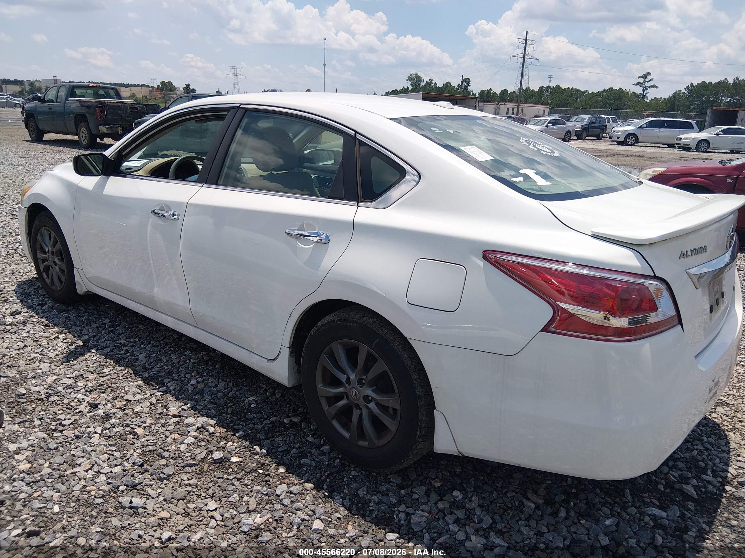 2015 Nissan Altima 2.5 S White vin: 1N4AL3AP7FC458060