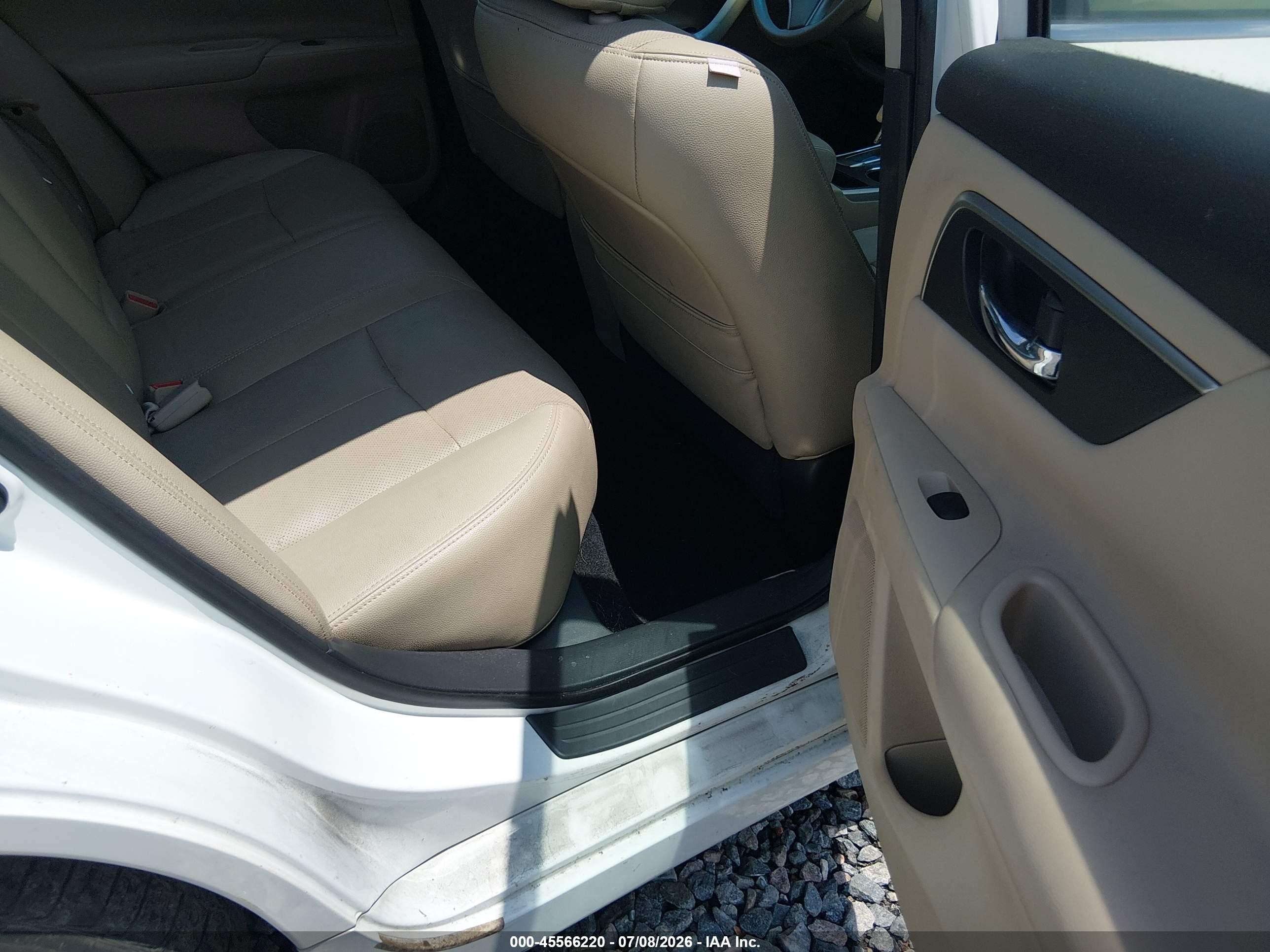 2015 Nissan Altima 2.5 S White vin: 1N4AL3AP7FC458060