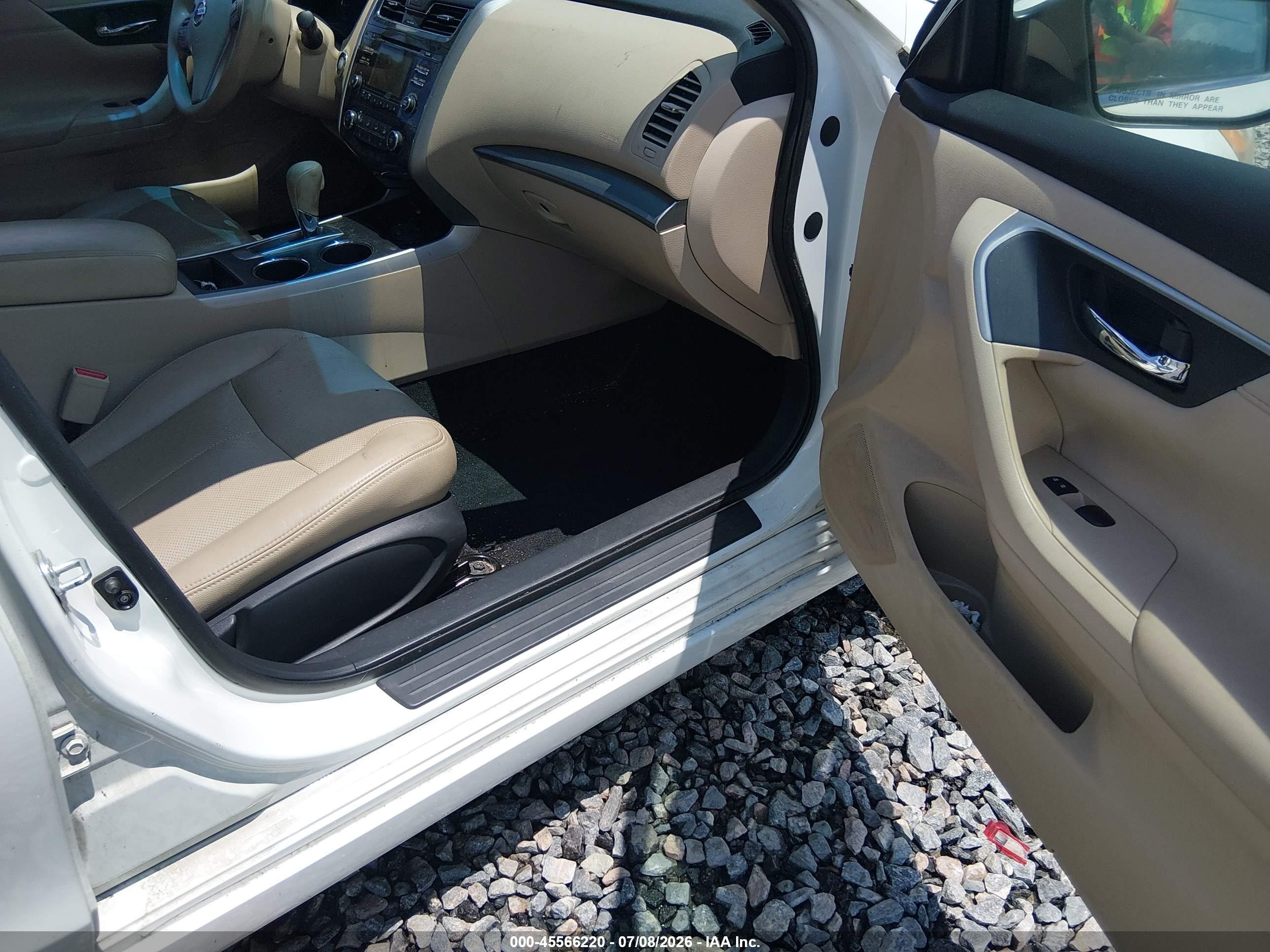 2015 Nissan Altima 2.5 S White vin: 1N4AL3AP7FC458060