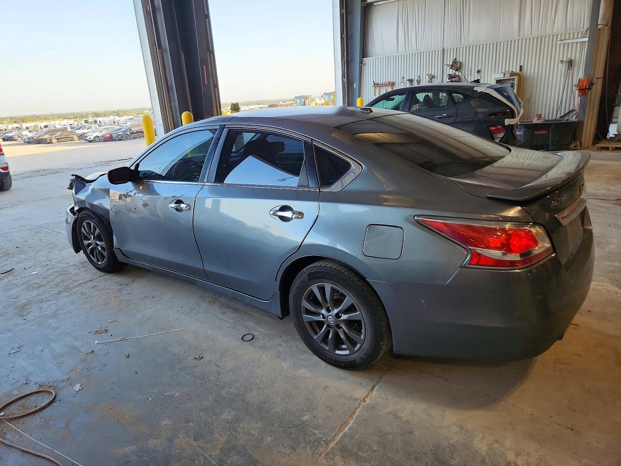 2015 Nissan Altima 2.5 S Silver vin: 1N4AL3AP7FC460259