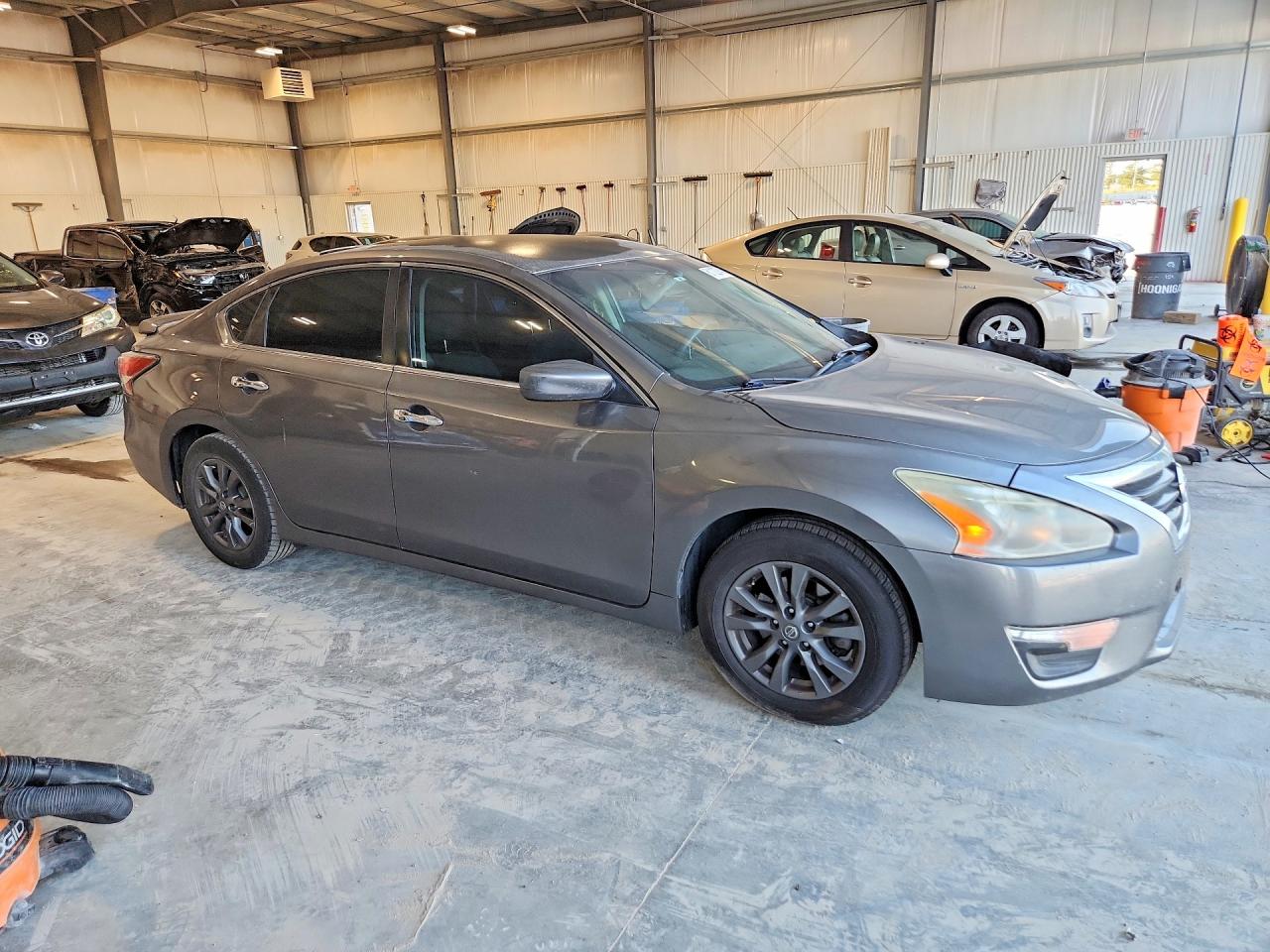 2015 Nissan Altima 2.5 S Silver vin: 1N4AL3AP7FC460259