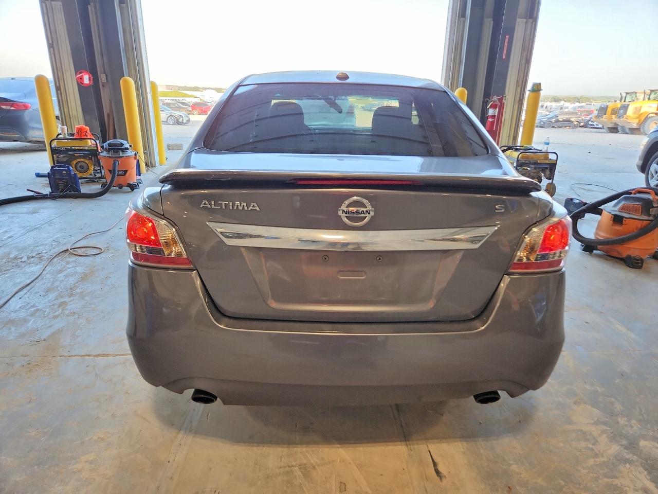2015 Nissan Altima 2.5 S Silver vin: 1N4AL3AP7FC460259