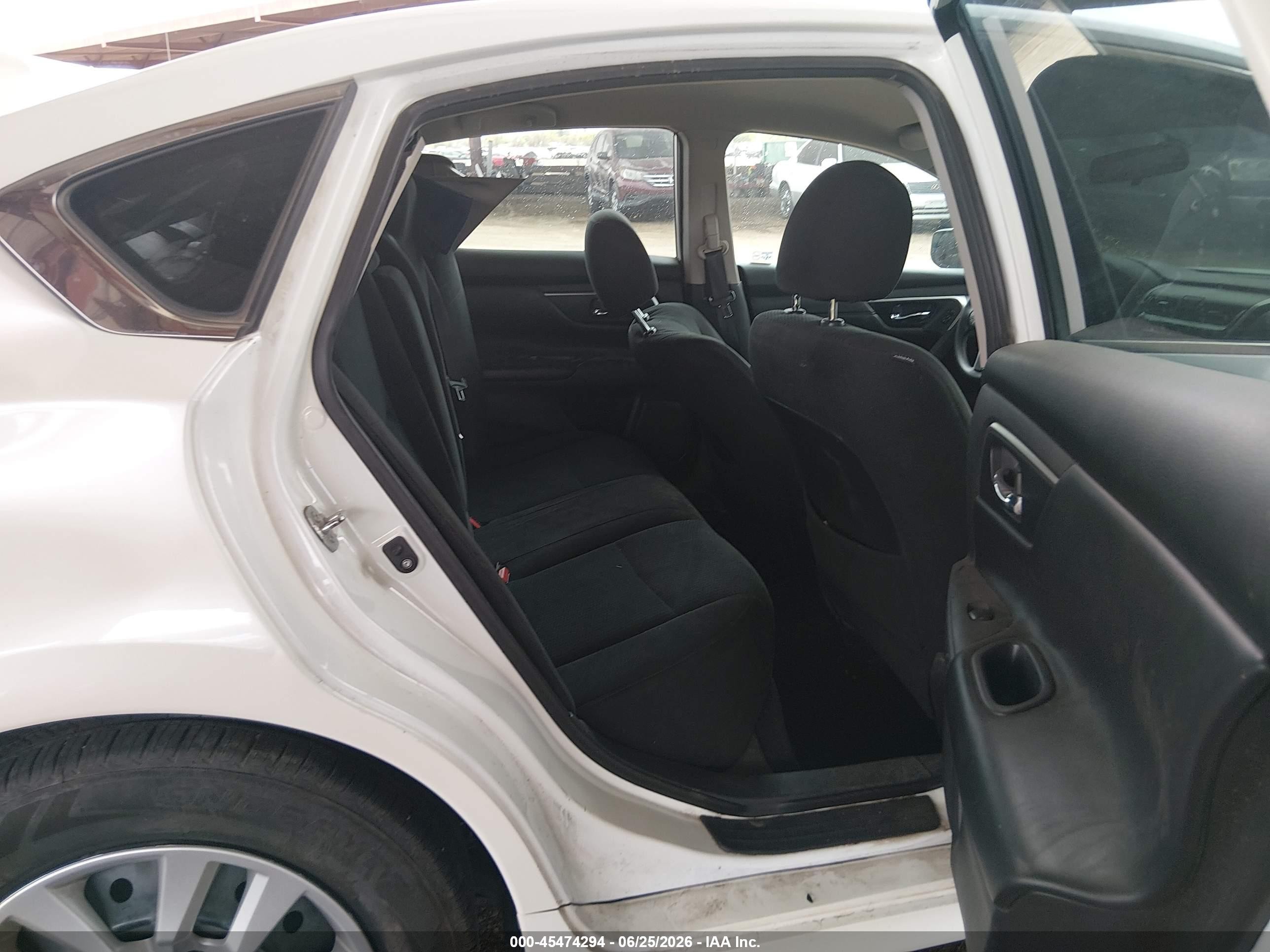 2015 Nissan Altima 2.5 S White vin: 1N4AL3AP7FC475456
