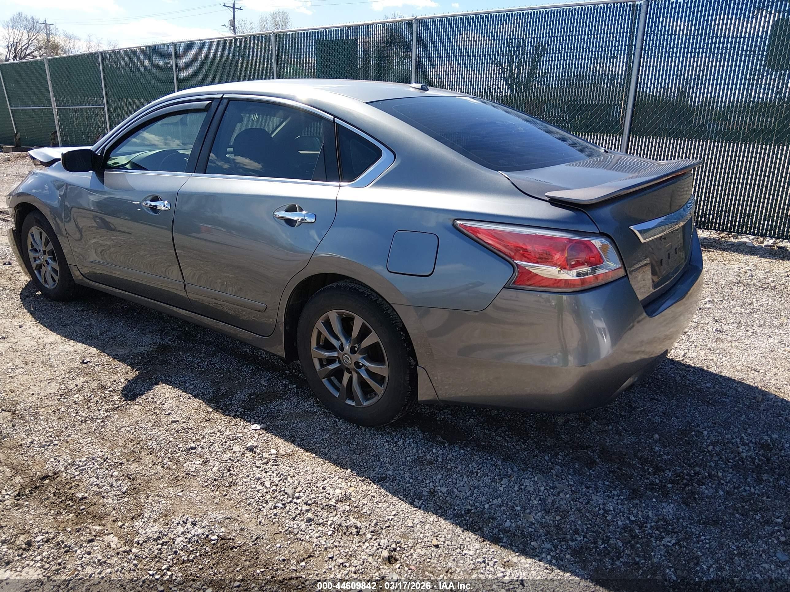 2015 Nissan Altima 2.5 S Silver vin: 1N4AL3AP7FC483816