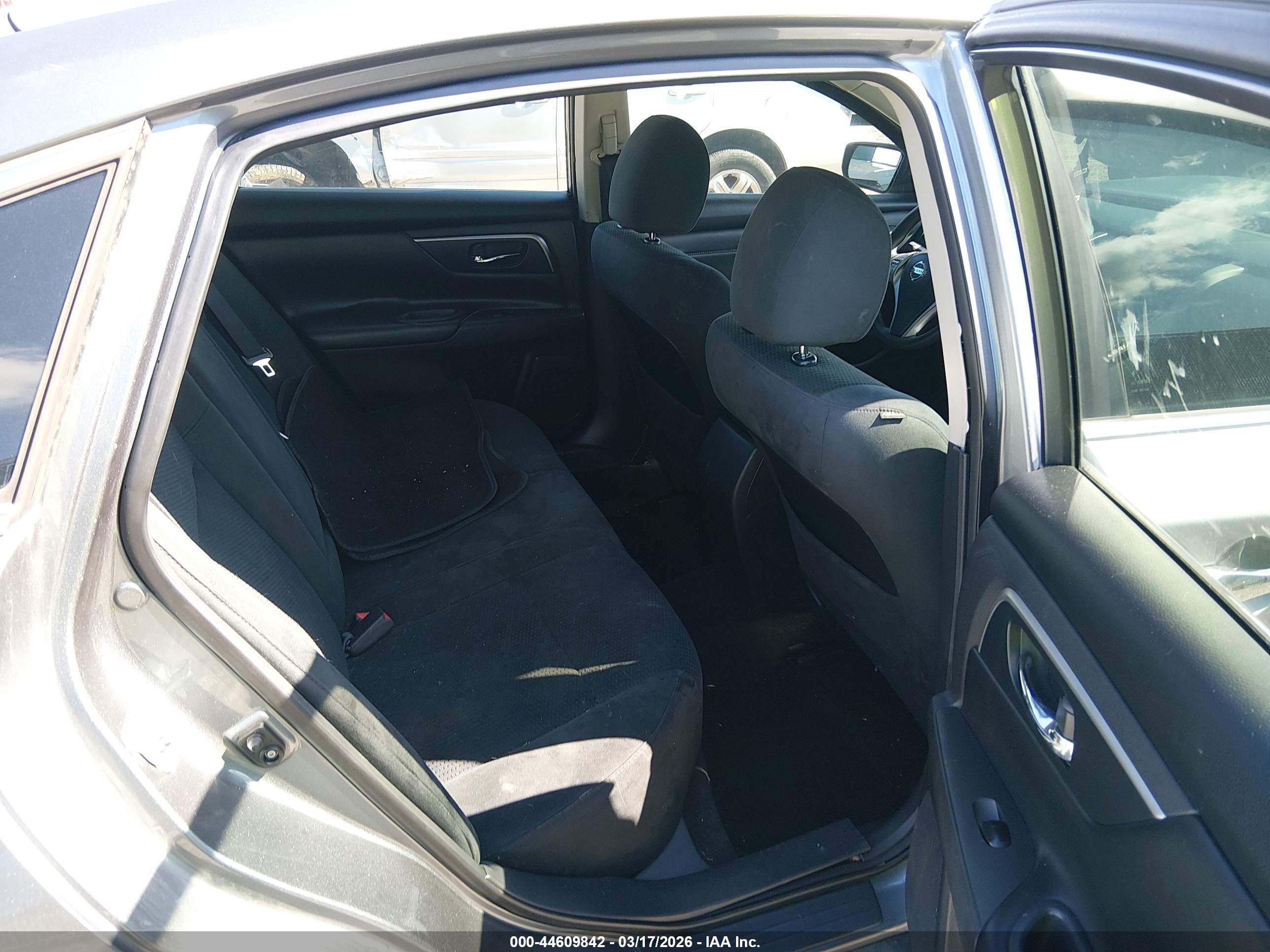 2015 Nissan Altima 2.5 S Silver vin: 1N4AL3AP7FC483816
