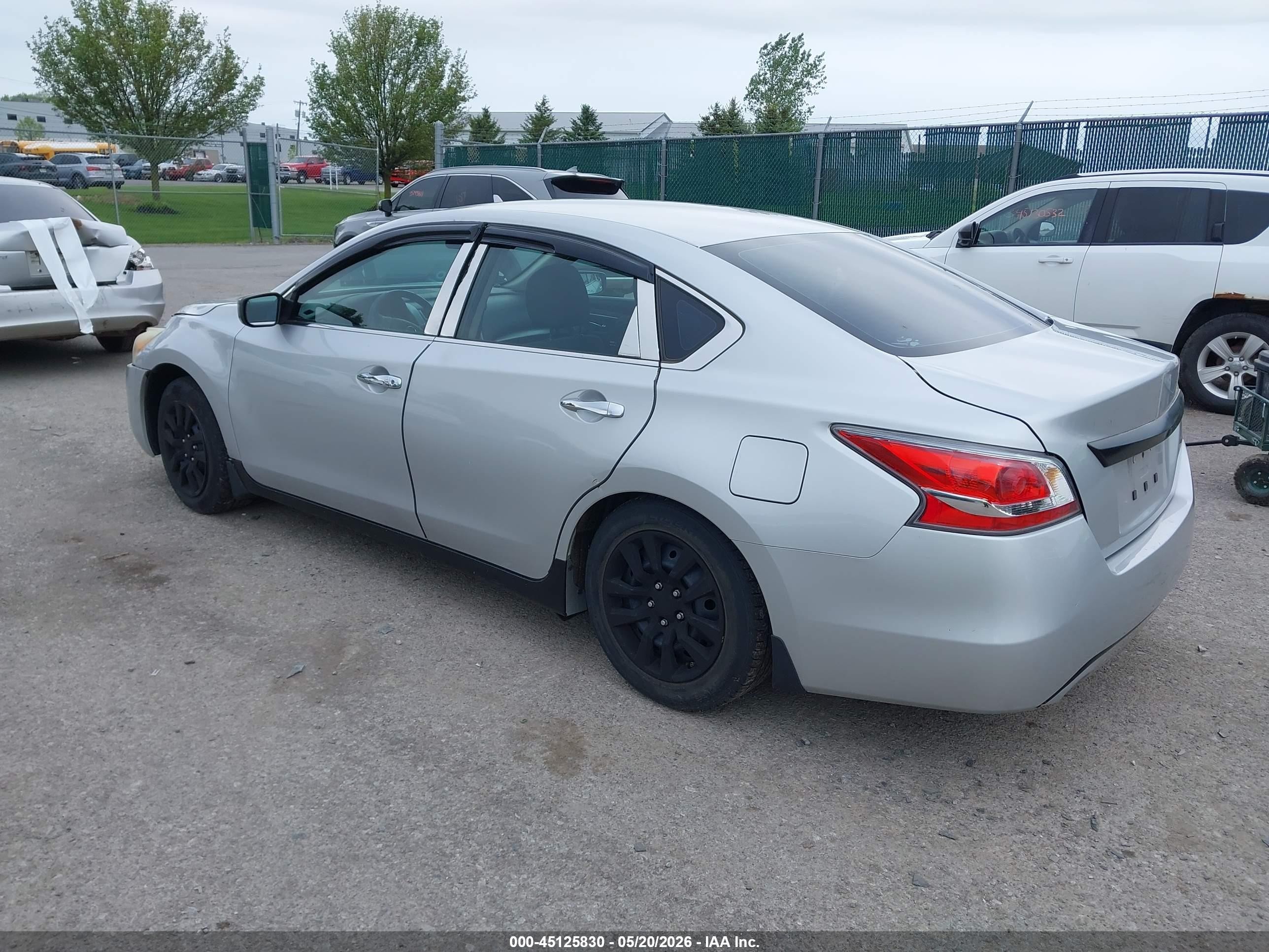 2015 Nissan Altima 2.5 S Silver vin: 1N4AL3AP7FC492502