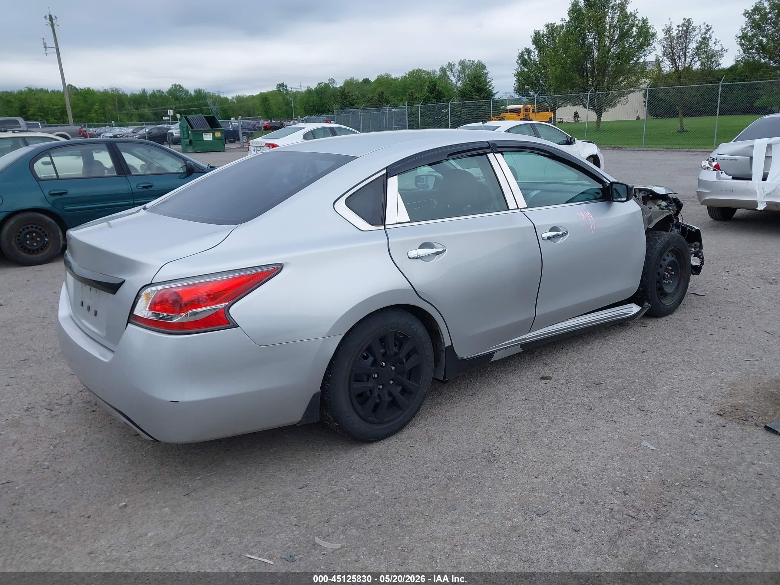 2015 Nissan Altima 2.5 S Silver vin: 1N4AL3AP7FC492502