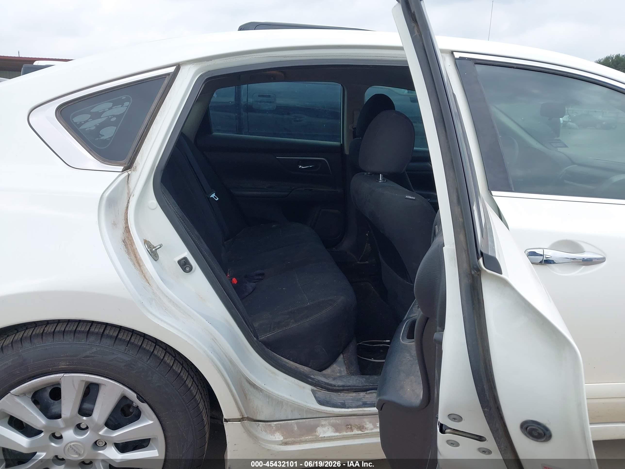 2015 Nissan Altima 2.5 S White vin: 1N4AL3AP7FC577677