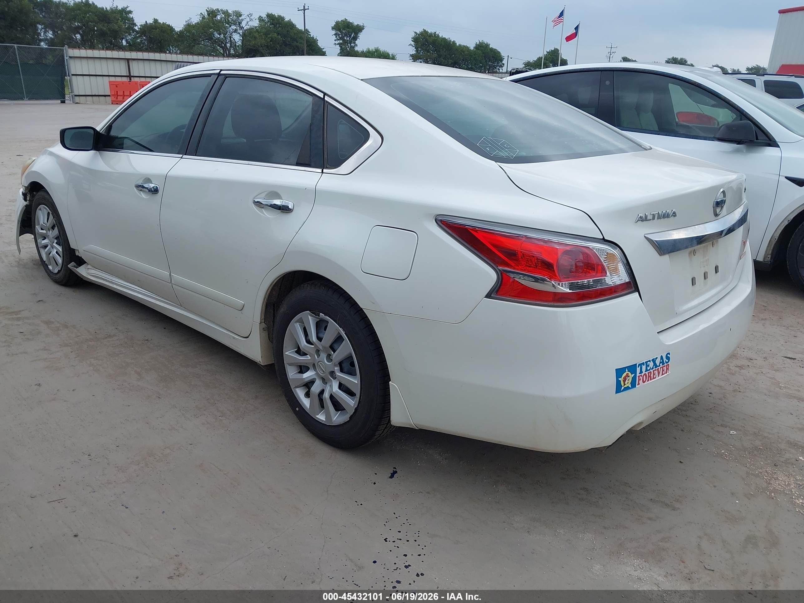 2015 Nissan Altima 2.5 S White vin: 1N4AL3AP7FC577677