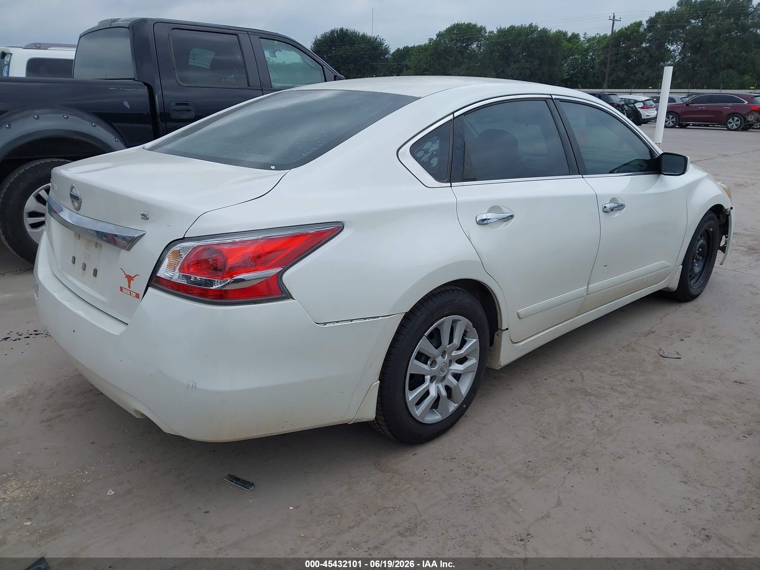 2015 Nissan Altima 2.5 S White vin: 1N4AL3AP7FC577677