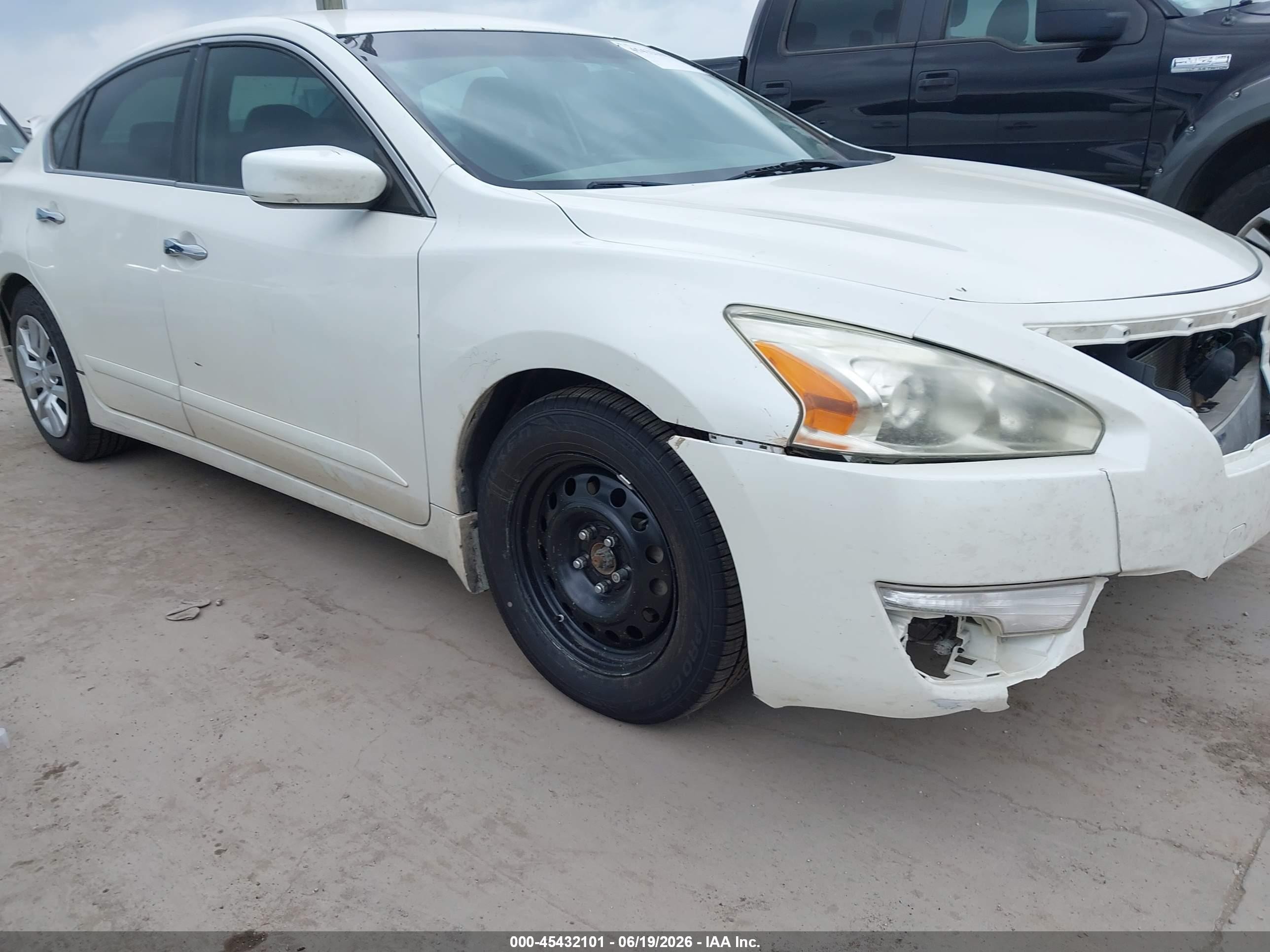 2015 Nissan Altima 2.5 S White vin: 1N4AL3AP7FC577677