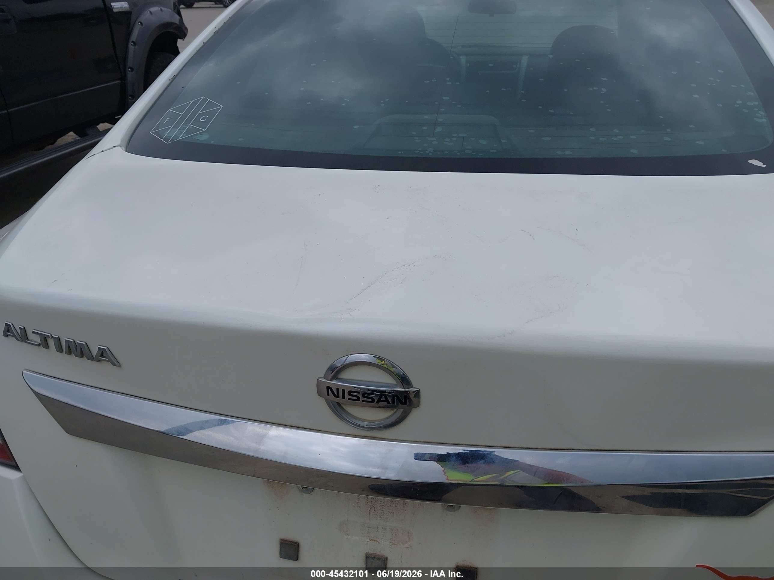 2015 Nissan Altima 2.5 S White vin: 1N4AL3AP7FC577677