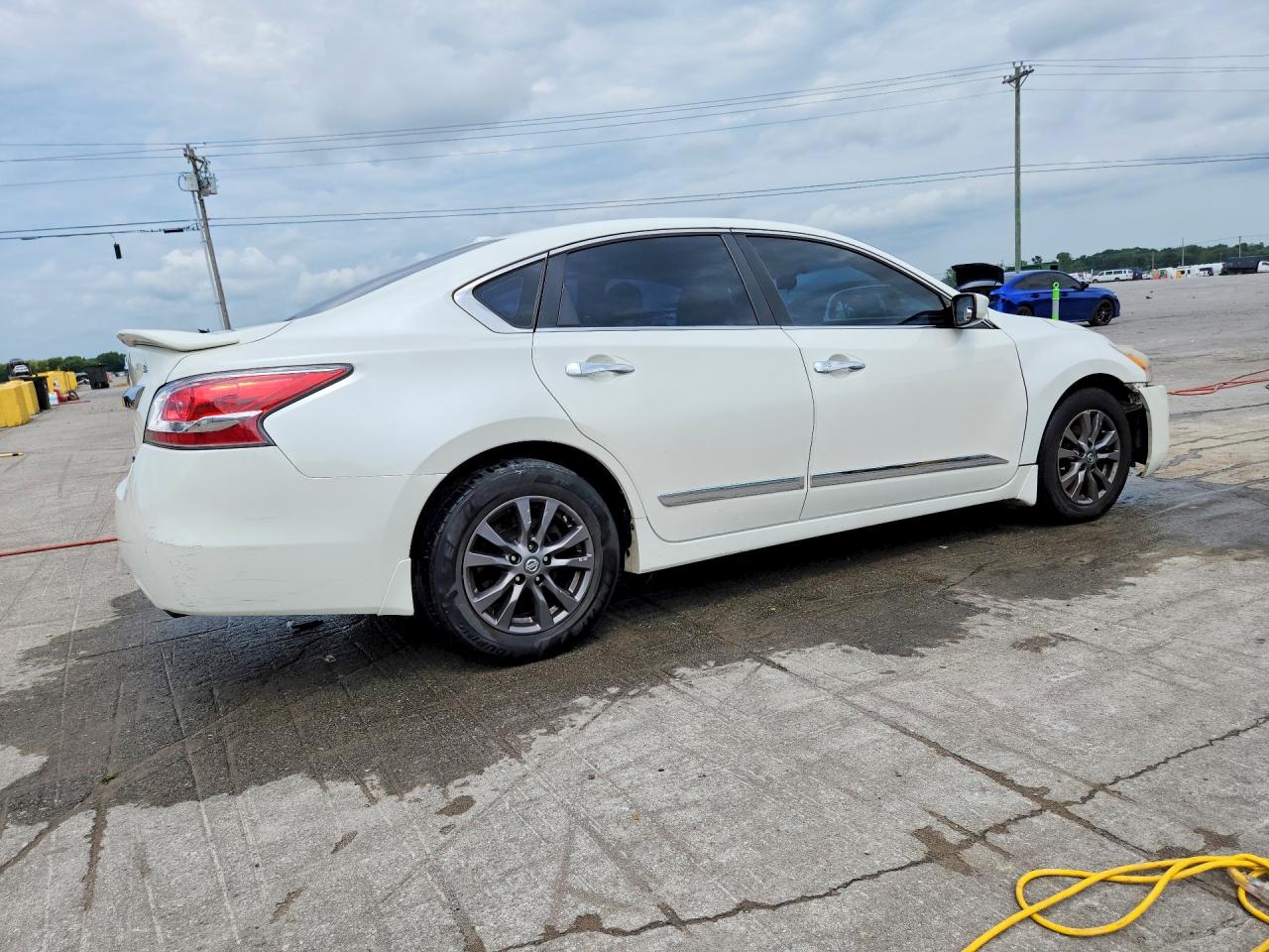 2015 Nissan Altima 2.5 S White vin: 1N4AL3AP7FC583852