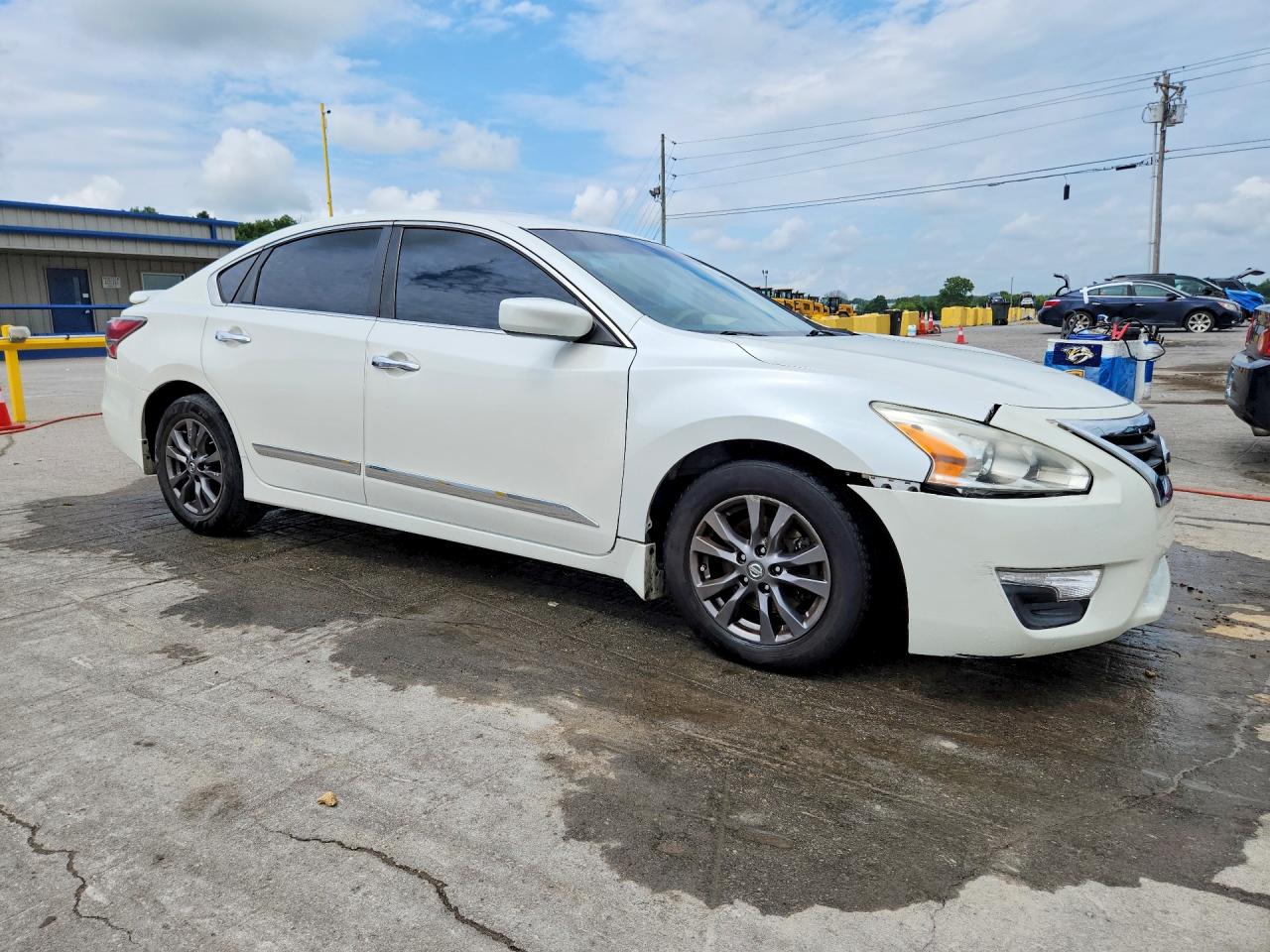 2015 Nissan Altima 2.5 S White vin: 1N4AL3AP7FC583852
