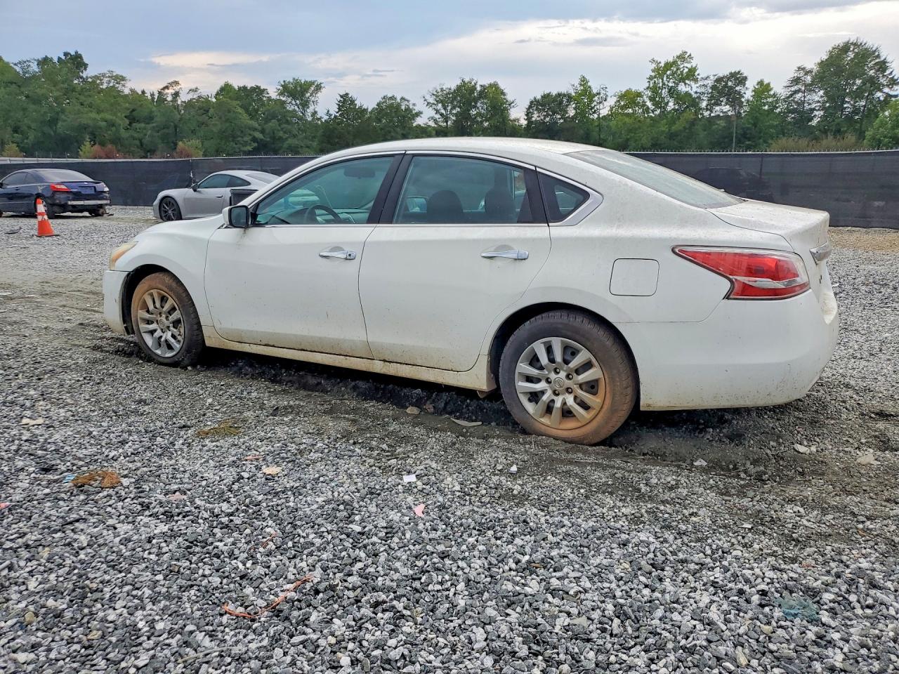 2015 Nissan Altima 2.5 White vin: 1N4AL3AP7FC589361
