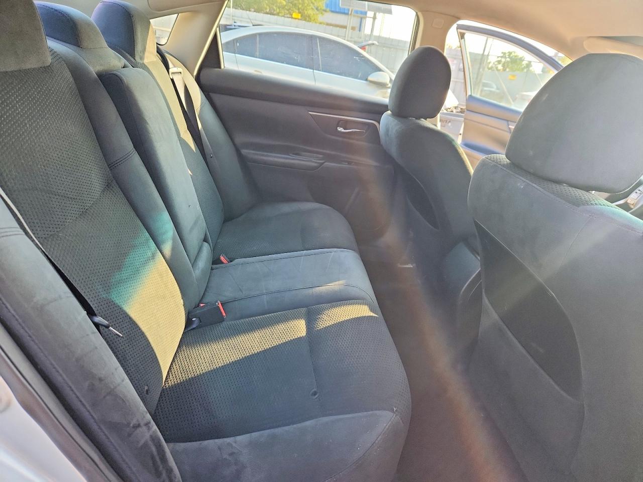 2015 Nissan Altima 2.5 Sv Silver vin: 1N4AL3AP7FC599050