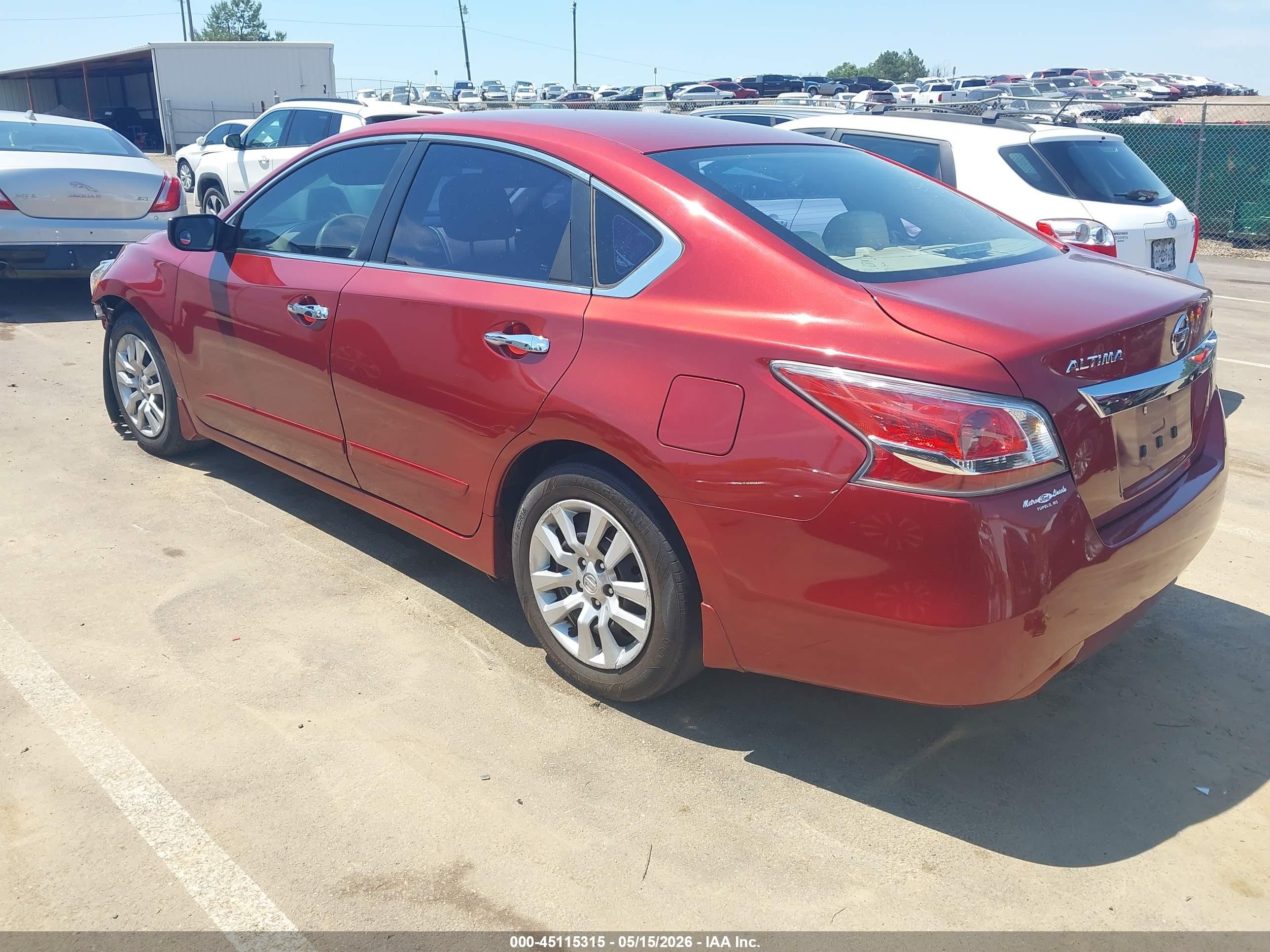 2015 Nissan Altima 2.5 S Burgundy vin: 1N4AL3AP7FN305117