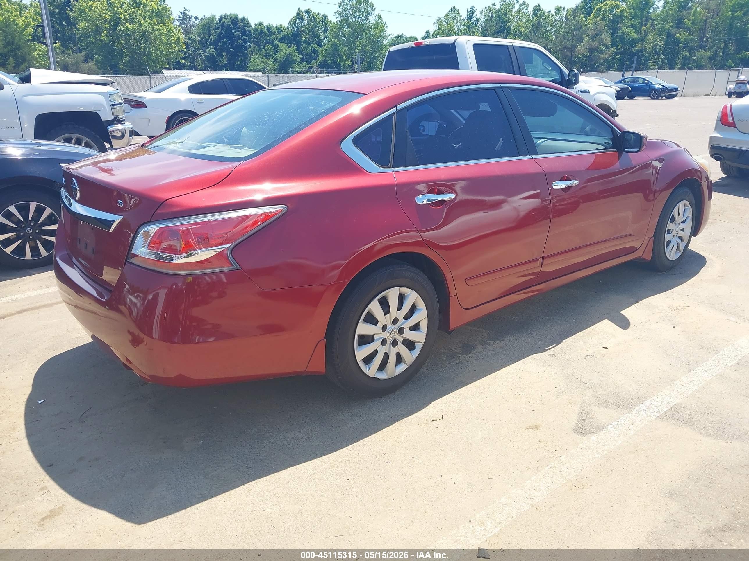 2015 Nissan Altima 2.5 S Burgundy vin: 1N4AL3AP7FN305117