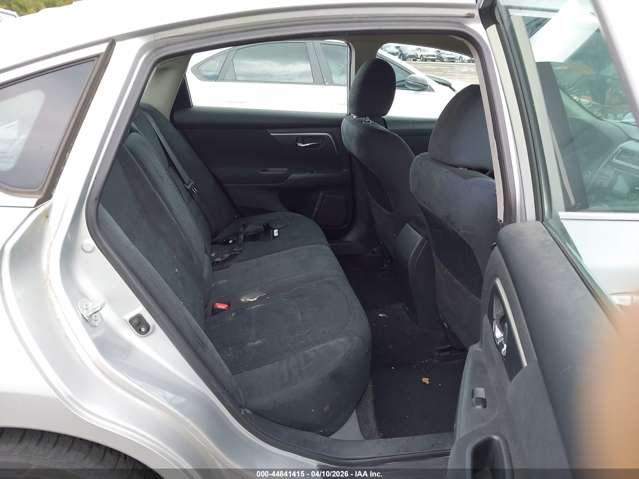 2015 Nissan Altima 2.5/2.5 S/2.5 Sl/2.5 Sv Серебряный vin: 1N4AL3AP7FN322127