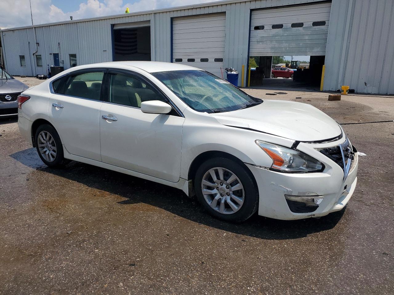 2015 Nissan Altima 2.5 S White vin: 1N4AL3AP7FN329546