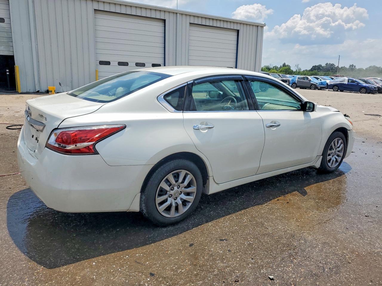 2015 Nissan Altima 2.5 S White vin: 1N4AL3AP7FN329546