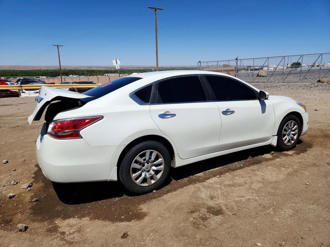 2015 Nissan Altima 2.5 S White vin: 1N4AL3AP7FN346587