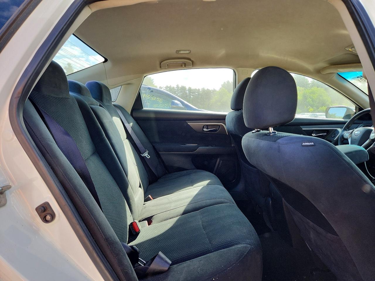 2015 Nissan Altima 2.5 S White vin: 1N4AL3AP7FN360991