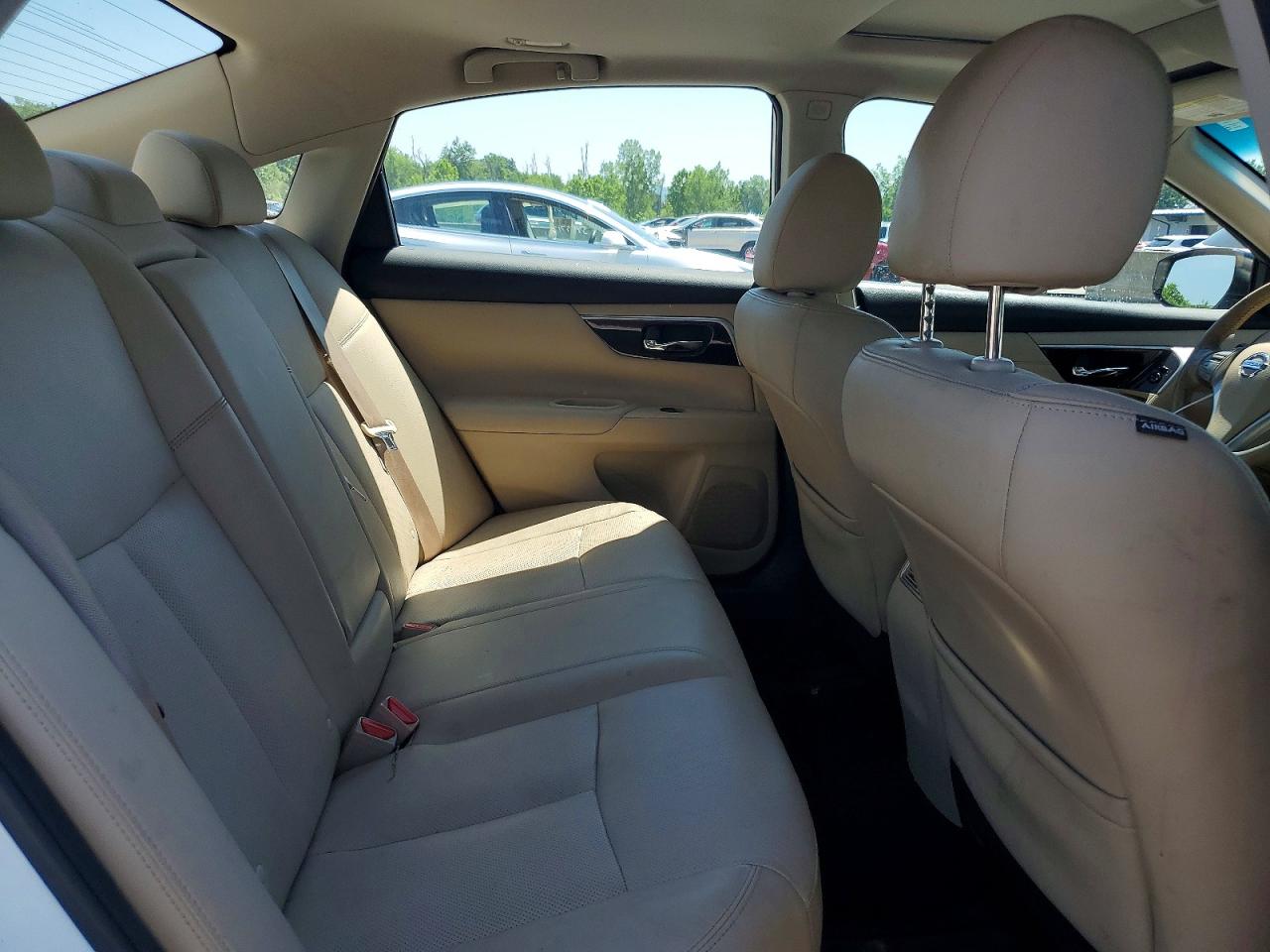 2015 Nissan Altima 2.5 White vin: 1N4AL3AP7FN373031