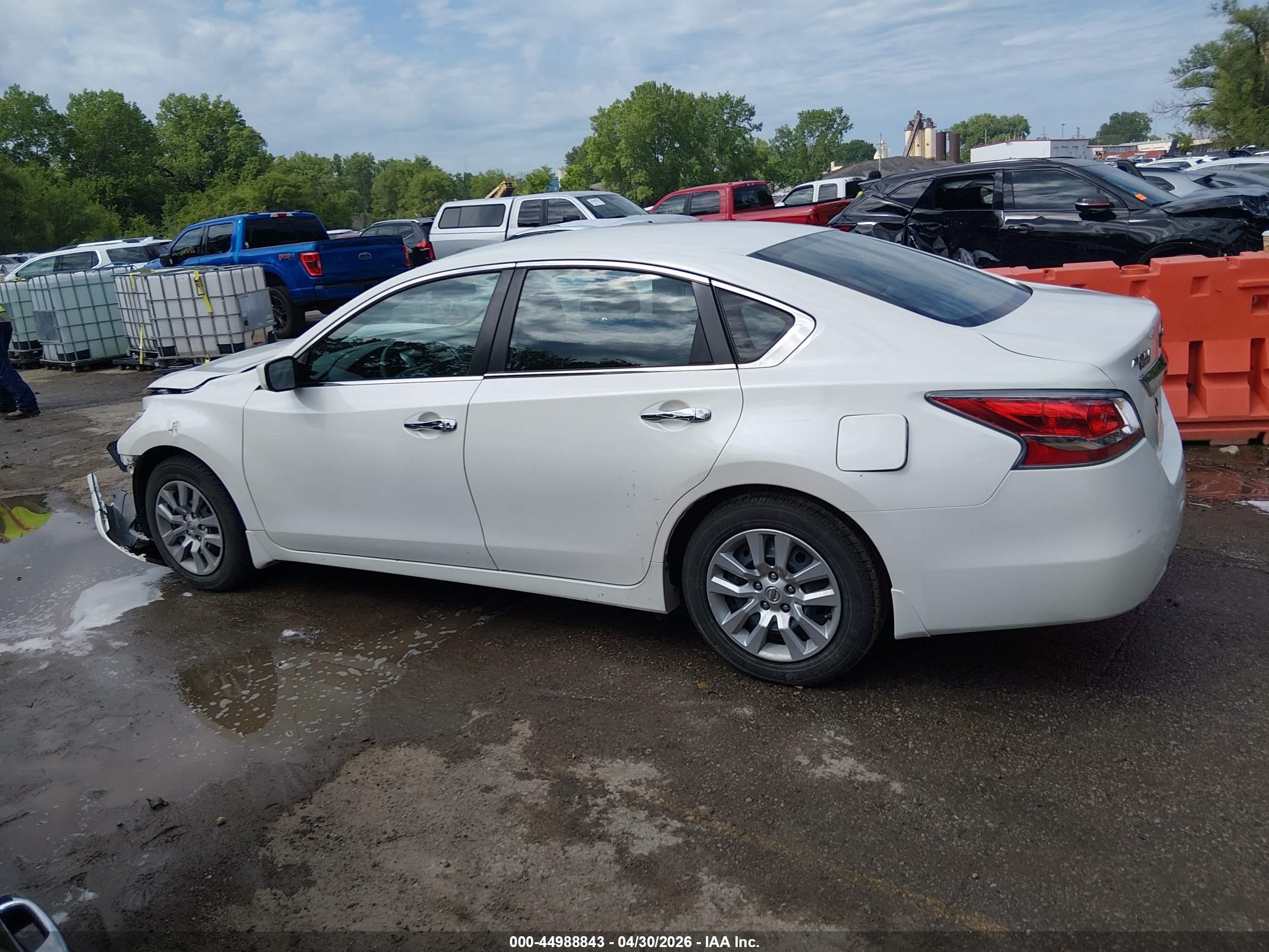 2015 Nissan Altima 2.5 S White vin: 1N4AL3AP7FN390749