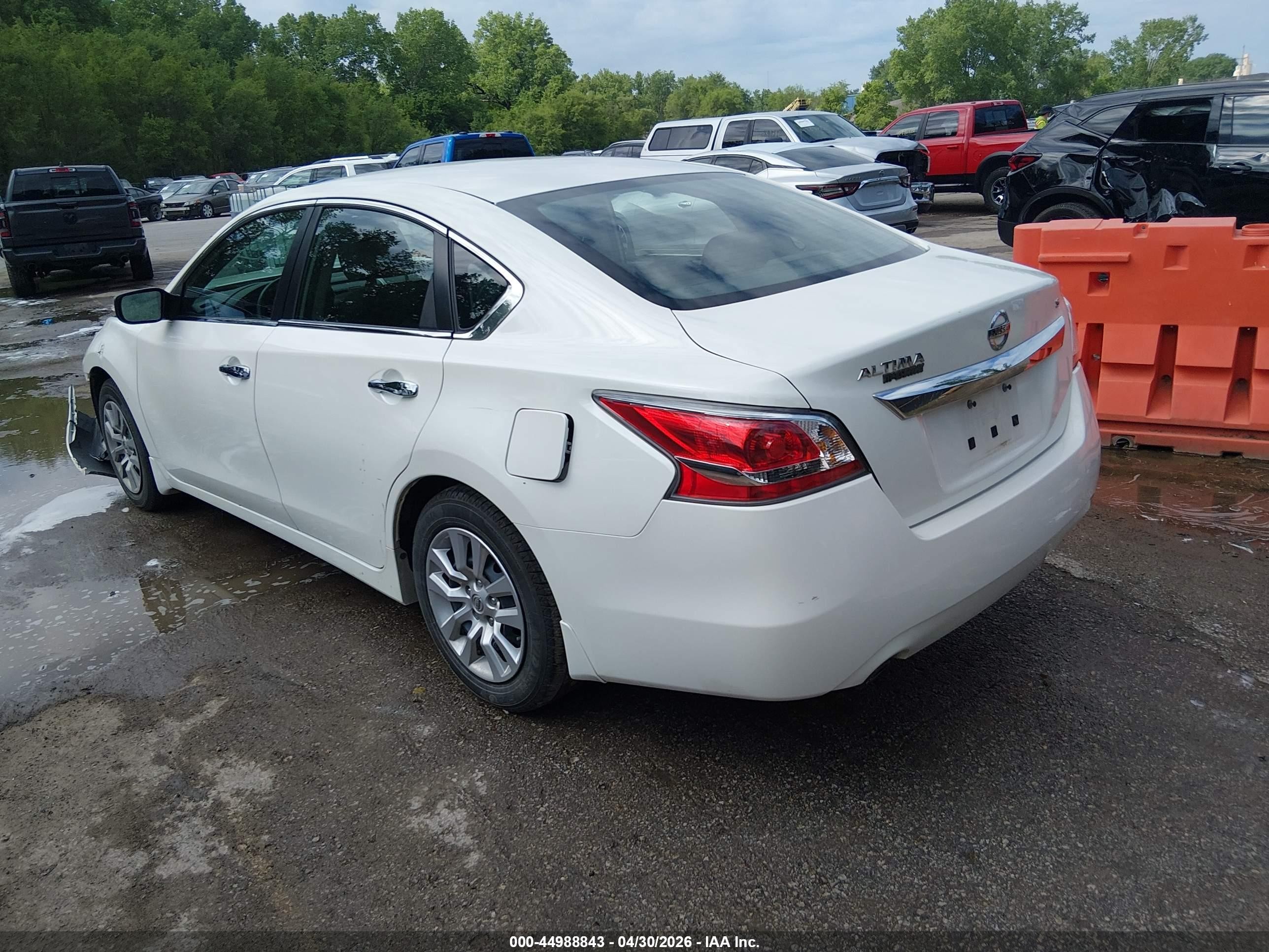 2015 Nissan Altima 2.5 S White vin: 1N4AL3AP7FN390749