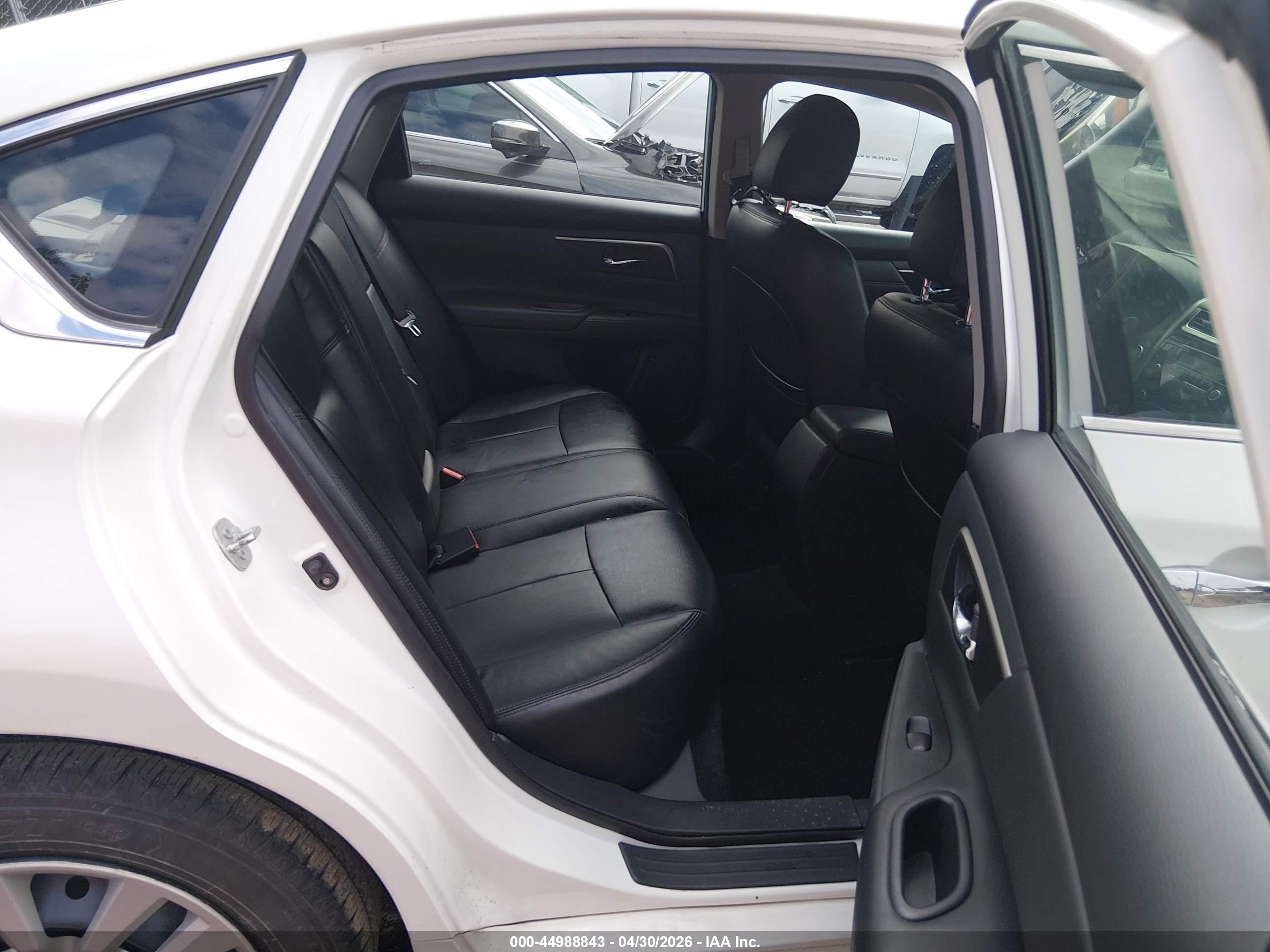 2015 Nissan Altima 2.5 S White vin: 1N4AL3AP7FN390749