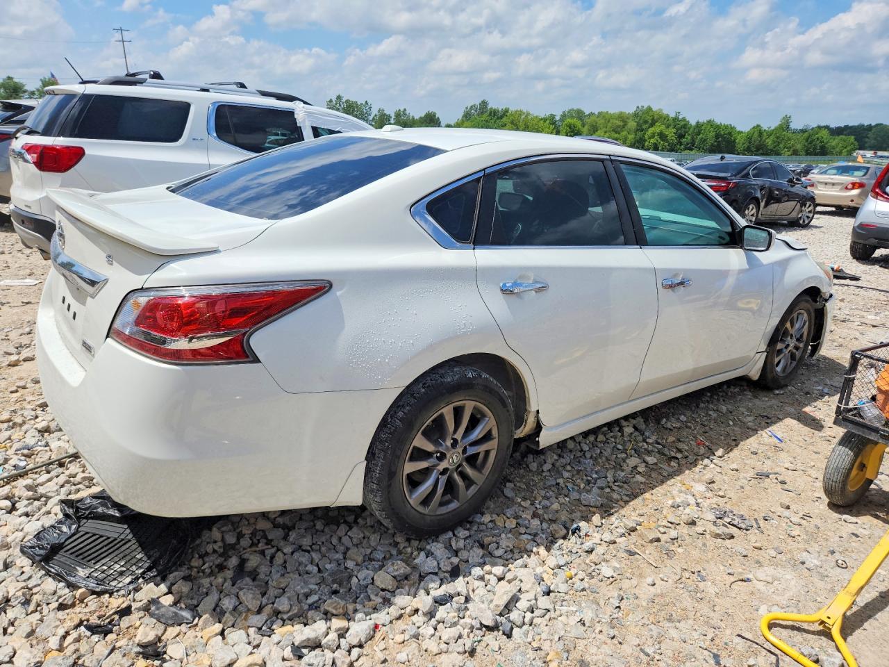 2015 Nissan Altima 2.5 S White vin: 1N4AL3AP7FN911744