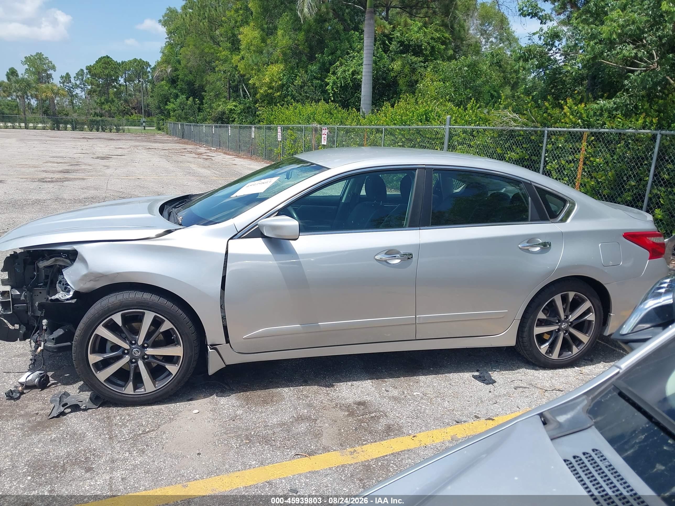 2016 Nissan Altima 2.5 Sr Silver vin: 1N4AL3AP7GC143633