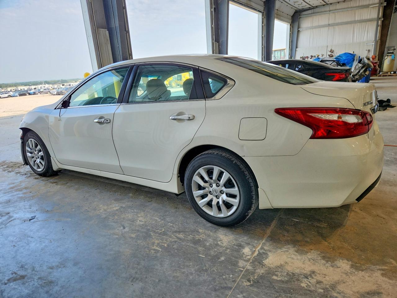 2016 Nissan Altima 2.5 S White vin: 1N4AL3AP7GN361852