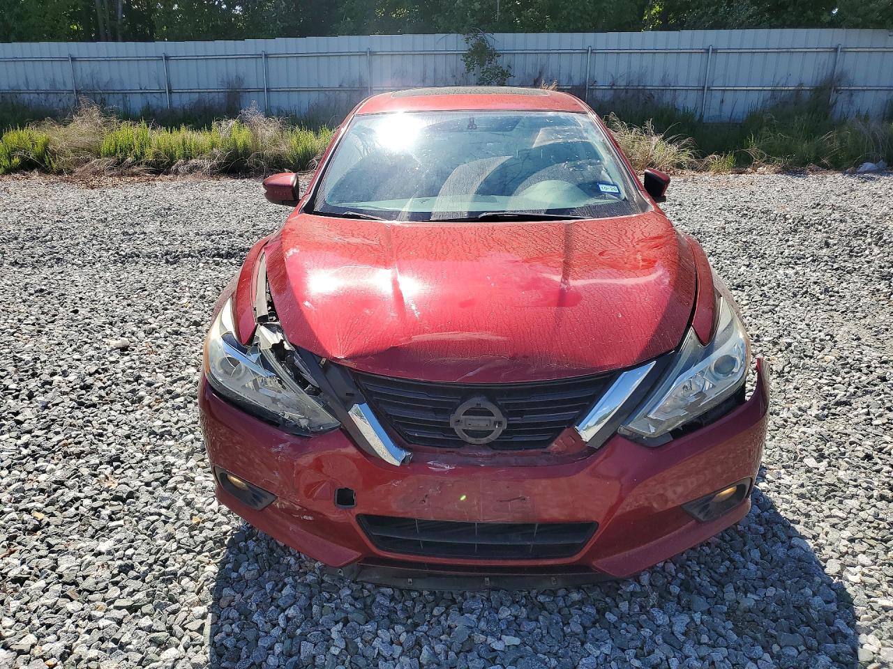 2017 Nissan Altima 2.5 Sv Красный vin: 1N4AL3AP7HC488100