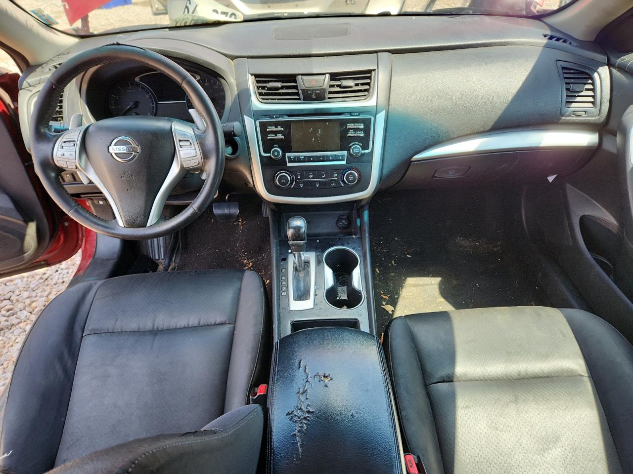 2017 Nissan Altima 2.5 Sr Красный vin: 1N4AL3AP7HN310899 Damage: Front Center Armrest, Worn, Replacement Required
