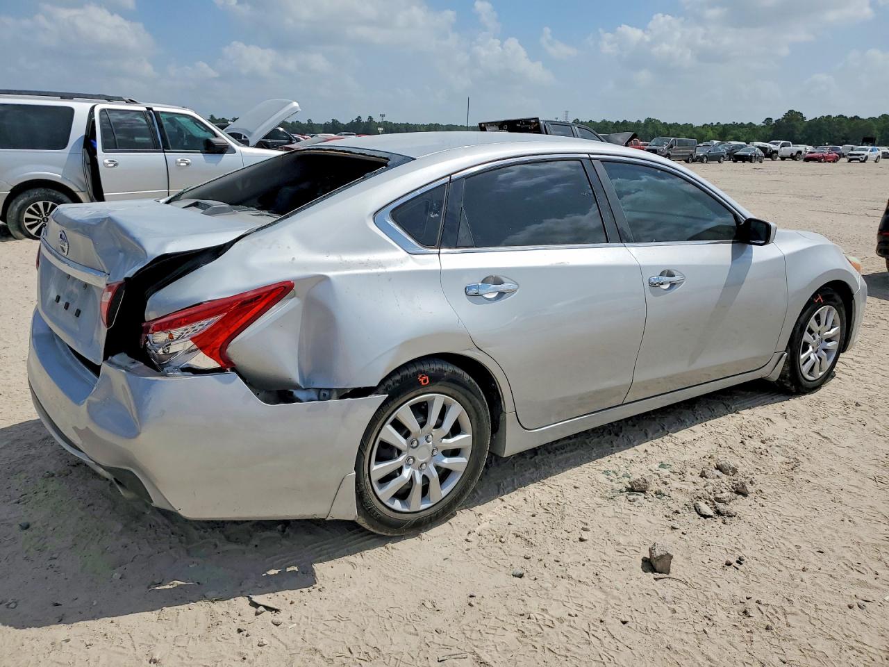 2017 Nissan Altima 2.5 S Серебряный vin: 1N4AL3AP7HN344485