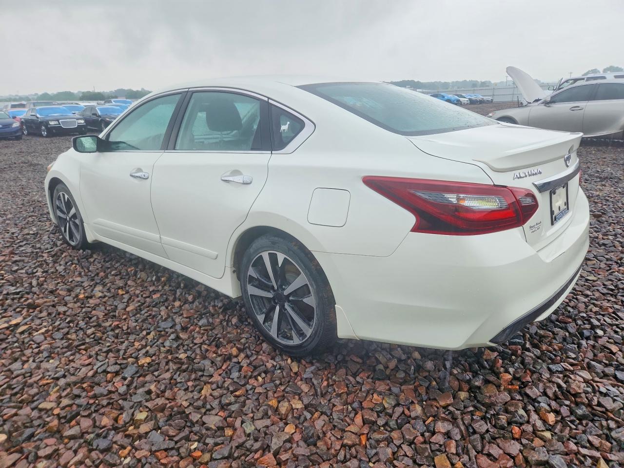 2018 Nissan Altima White vin: 1N4AL3AP7JC101325