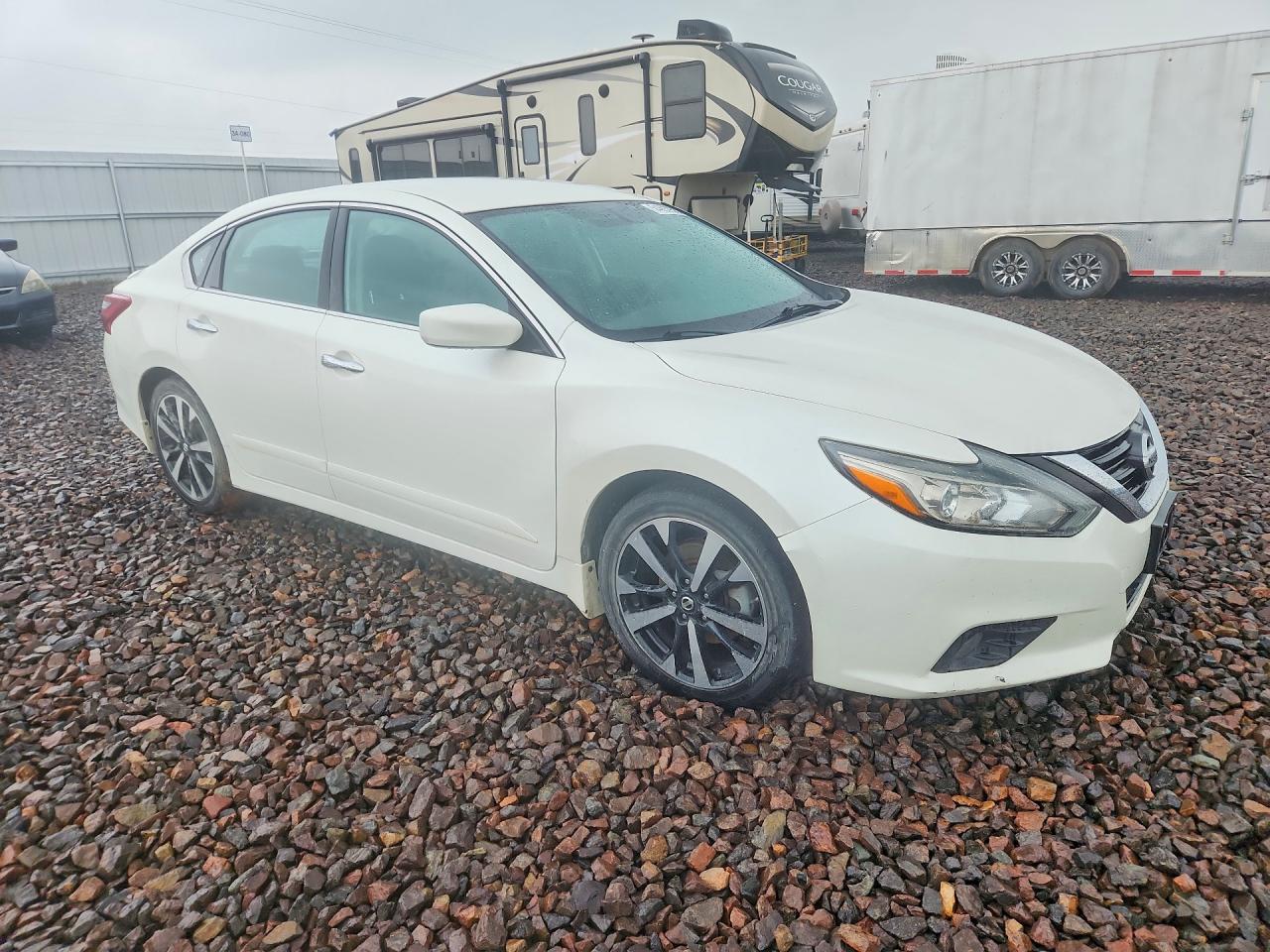 2018 Nissan Altima White vin: 1N4AL3AP7JC101325