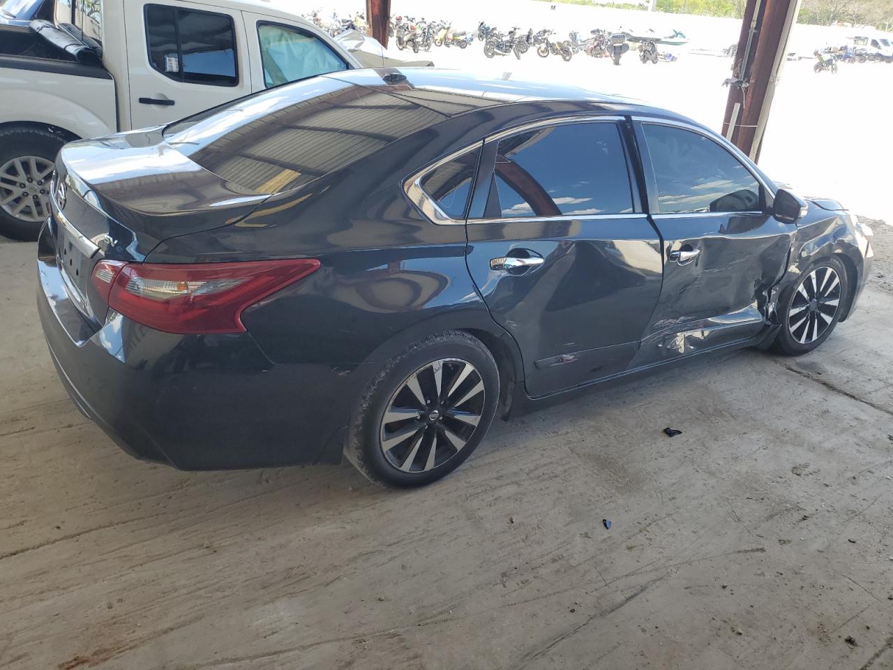 2018 Nissan Altima 2.5   Black vin: 1N4AL3AP7JC192256