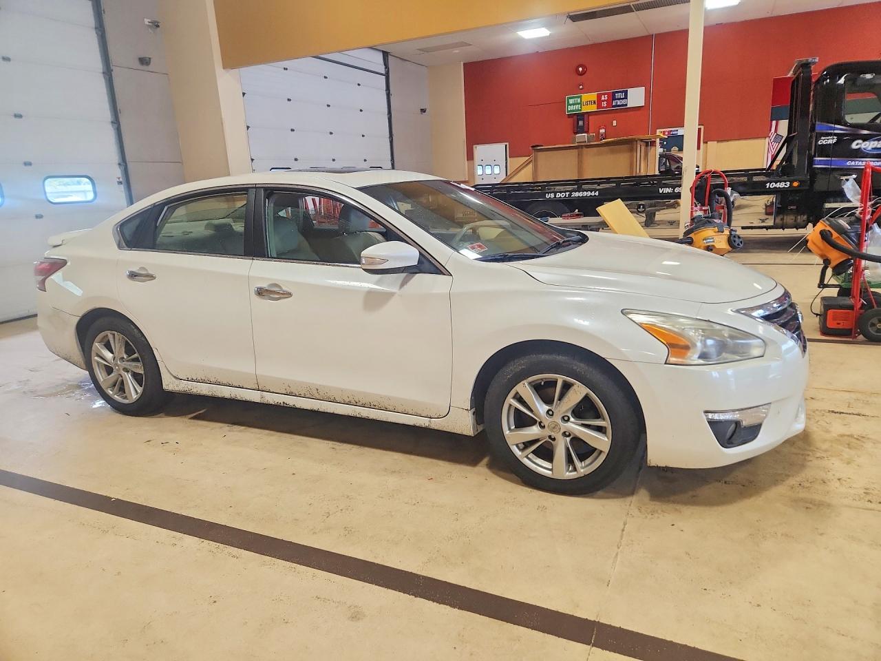 2013 Nissan Altima 2.5 Белый vin: 1N4AL3AP8DC131583