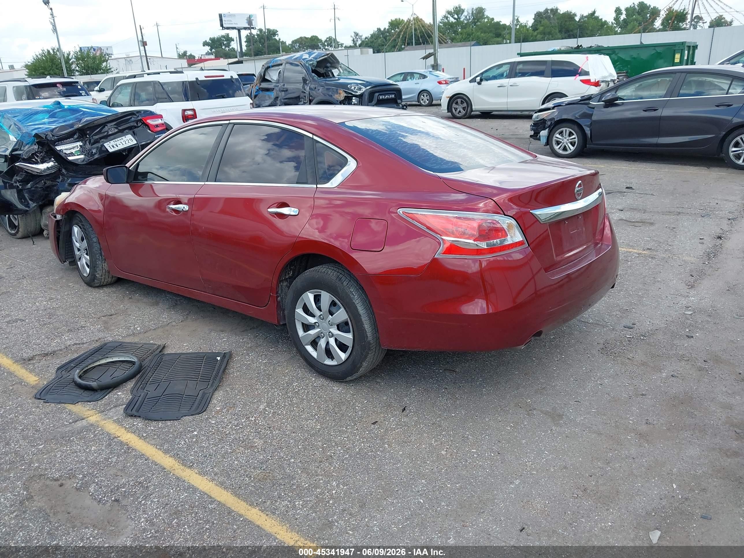 2013 Nissan Altima 2.5 S Red vin: 1N4AL3AP8DC220196