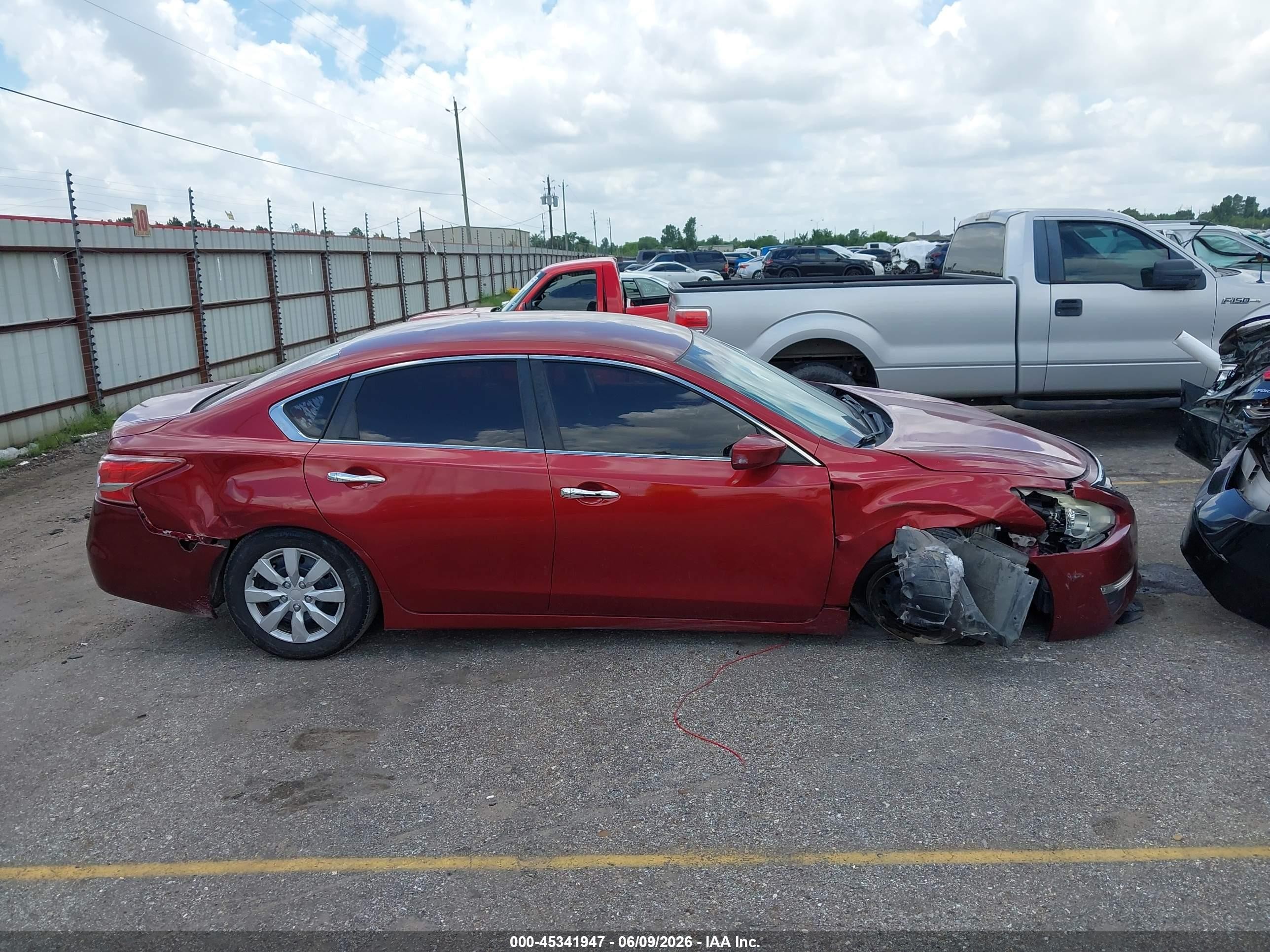 2013 Nissan Altima 2.5 S Red vin: 1N4AL3AP8DC220196
