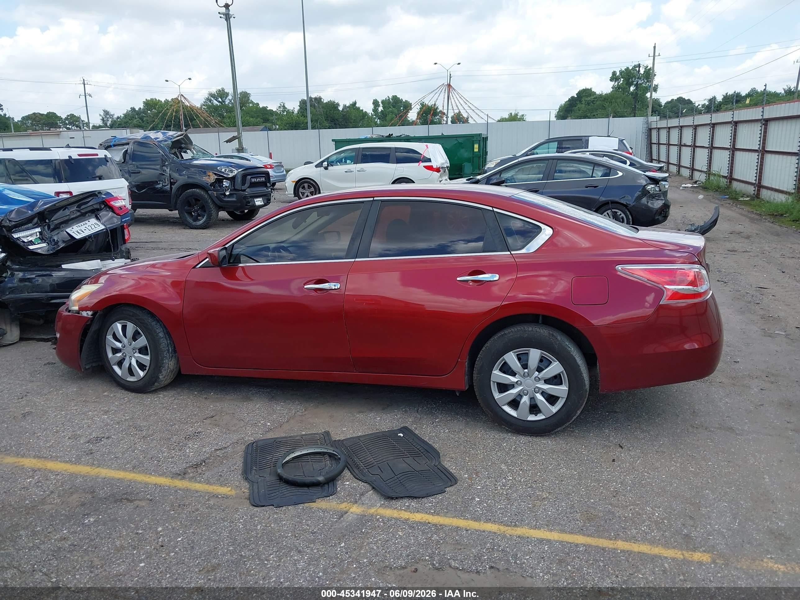 2013 Nissan Altima 2.5 S Red vin: 1N4AL3AP8DC220196